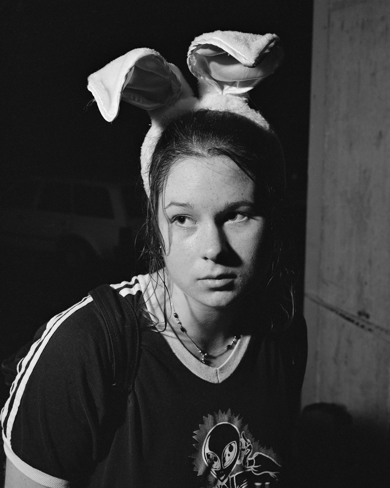 Alec Soth, Bunny Ears. Saint Paul, Minnesota 1996, from the series: Looking For Love,1996 © Alec Soth / Magnum Photos