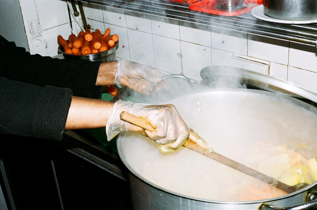 Cooking inside Zeret Kitchen © Jonas Martinez / Museum of London