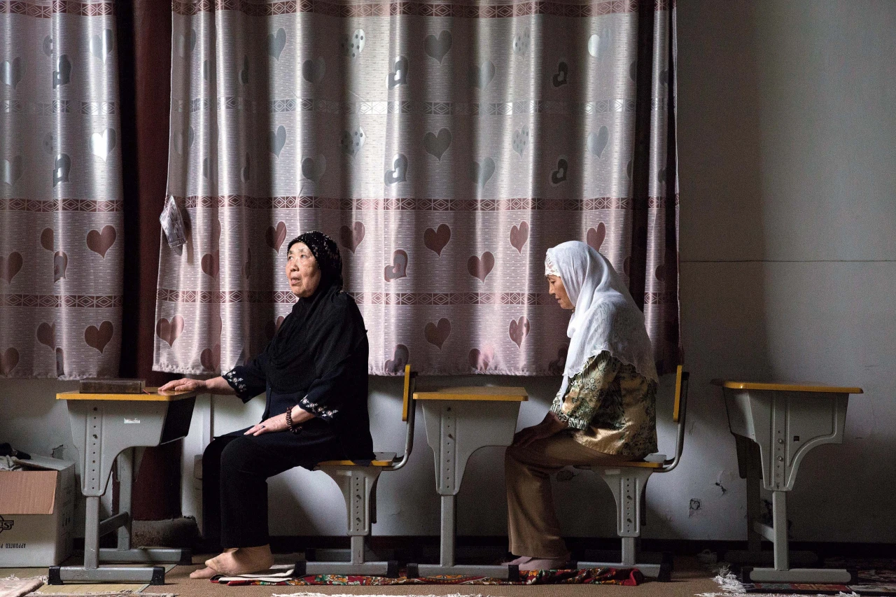Pop-up prayer space for women, Fuyou Road Mosque, 2013 © Liz Hingley