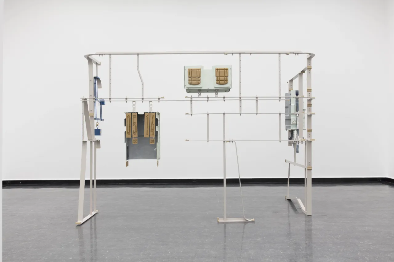 Magali Reus, Hwael (Fully Automatic Time), 2017. Photo: Plastiques. © The Artist. Courtesy The Artist and The Approach, London