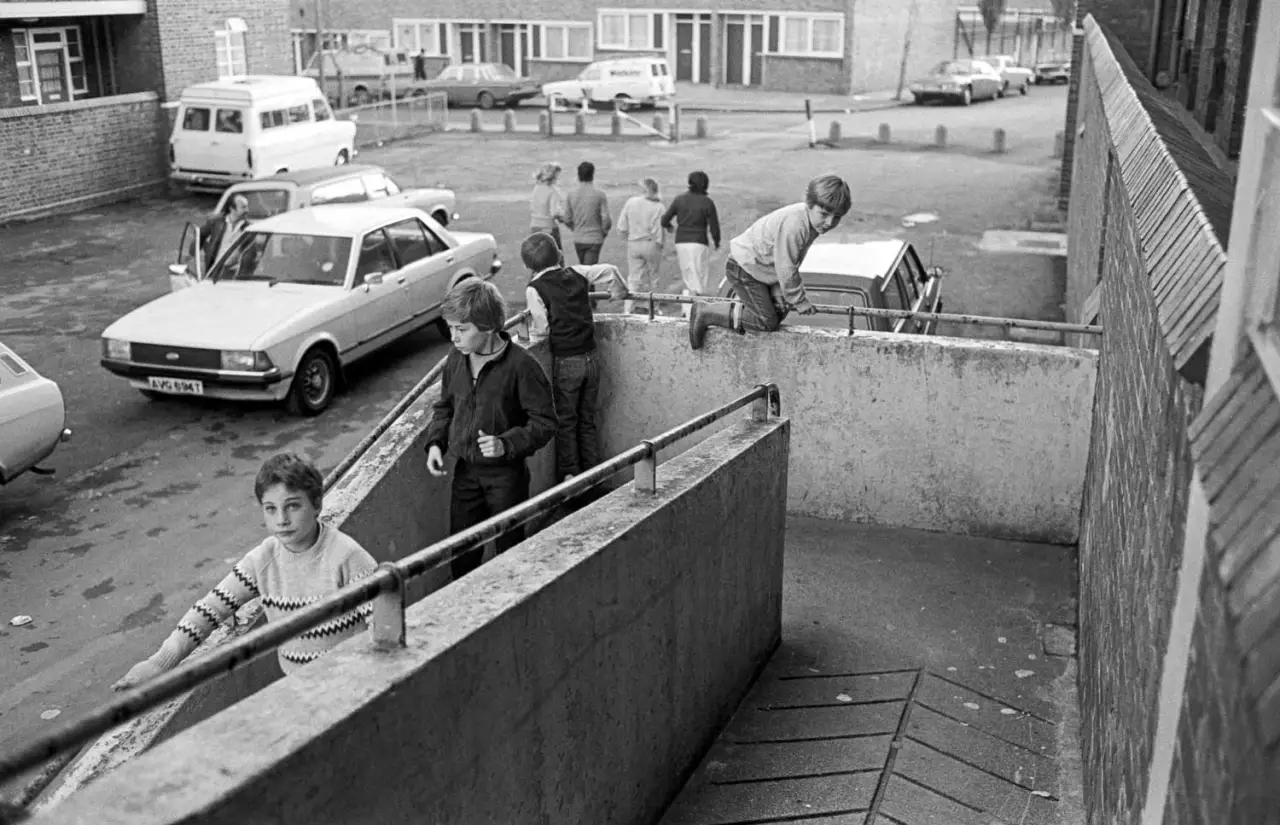 Children playing in the street © Neil Martinson