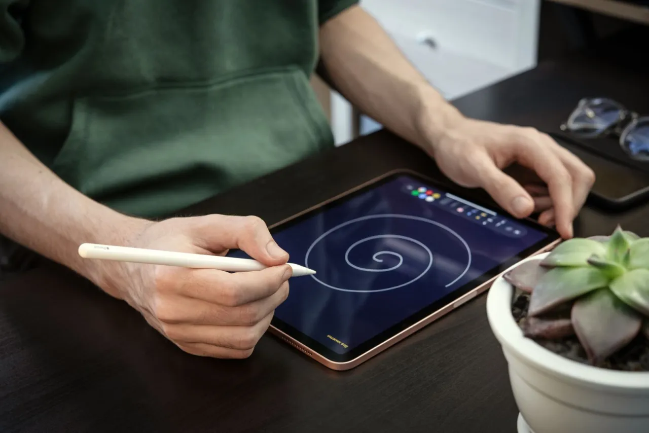 Free resources for graphic designers. Image licensed via Adobe Stock / By Tashka2000