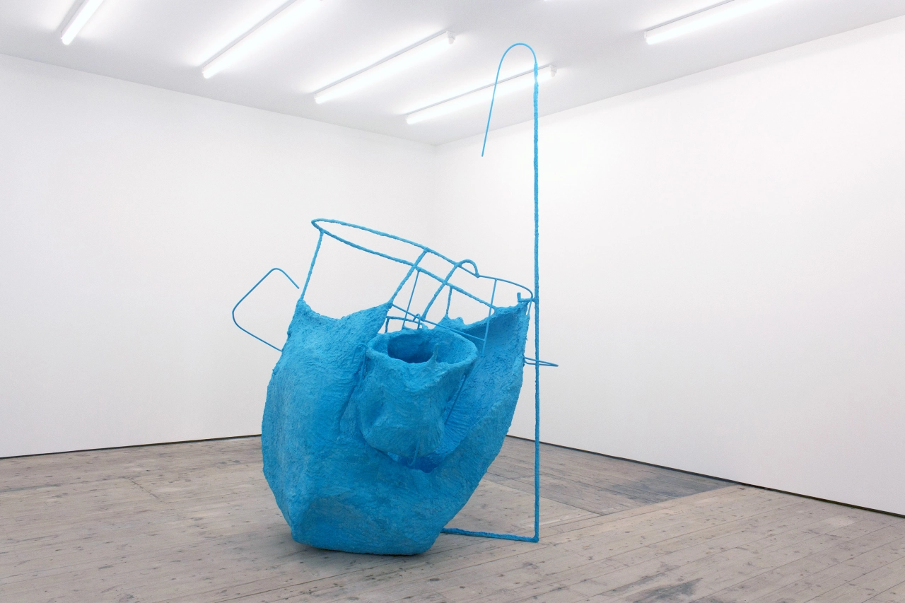 Olivia Bax, Monkey Cups , 2018. Steel, chicken wire, newspaper, glue, paint, plaster, 240 x 212 x 146 cm. Courtesy of Standpoint Gallery