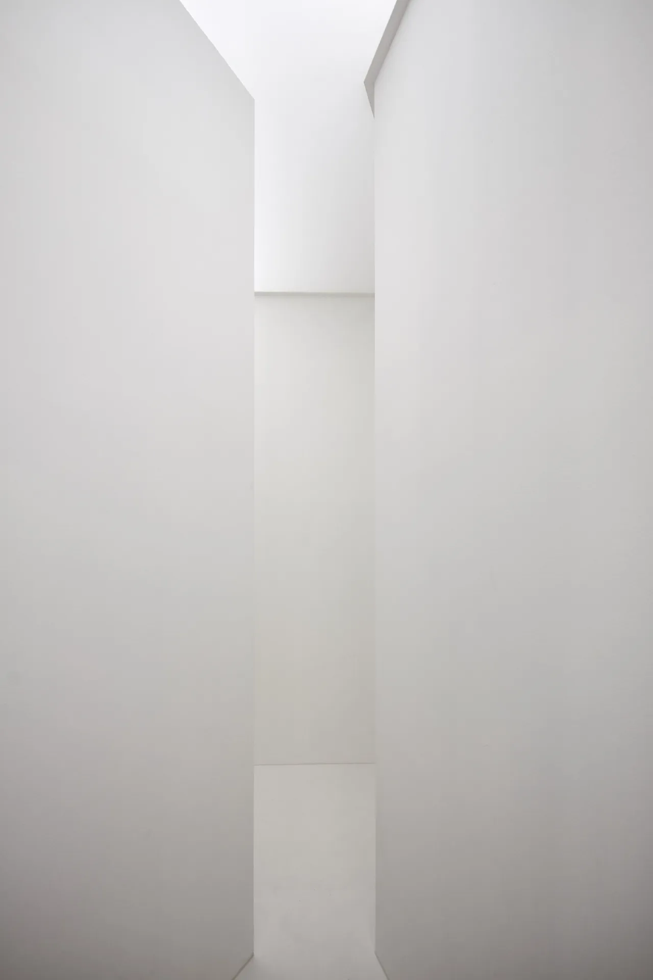 Lucio Fontana, Ambiente spaziale in Documenta 4, a Kassel, 1968/2017, installation view at Pirelli HangarBicocca, Milan, 2017. Courtesy Pirelli HangarBicocca, Milan. ©Fondazione Lucio Fontana Photo: Agostino Osio
