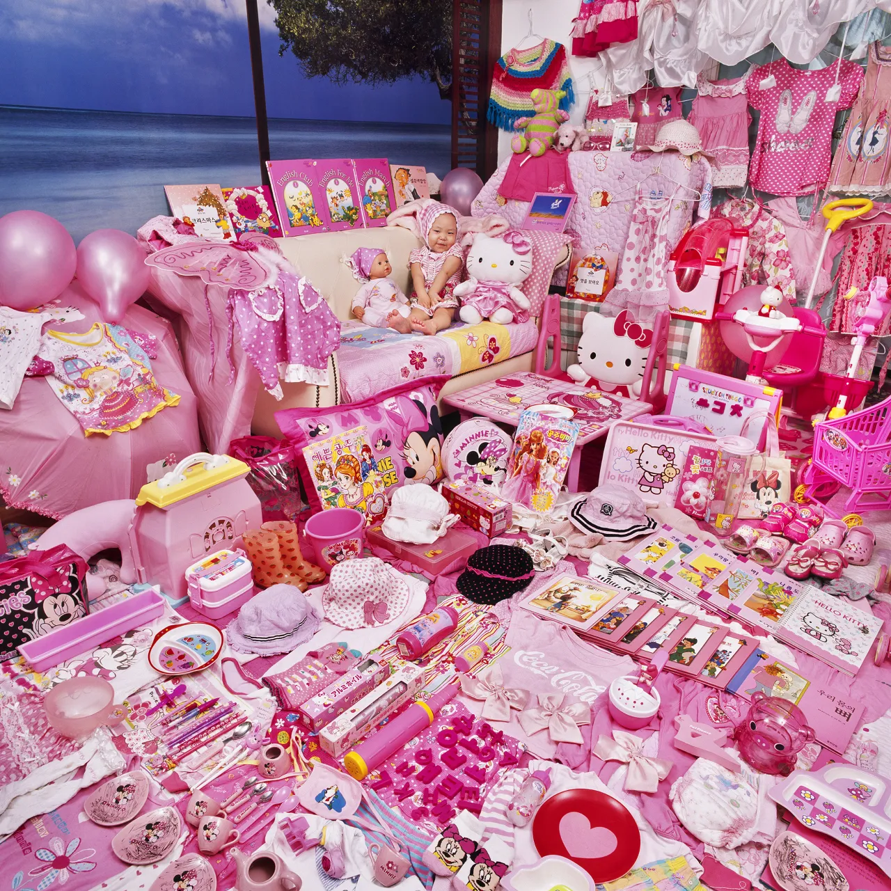 The Pink Project – Jiwon and Her Pink Things, Gyeonggi-do, South Korea, Light jet Print, 2008 © JeongMee Yoon