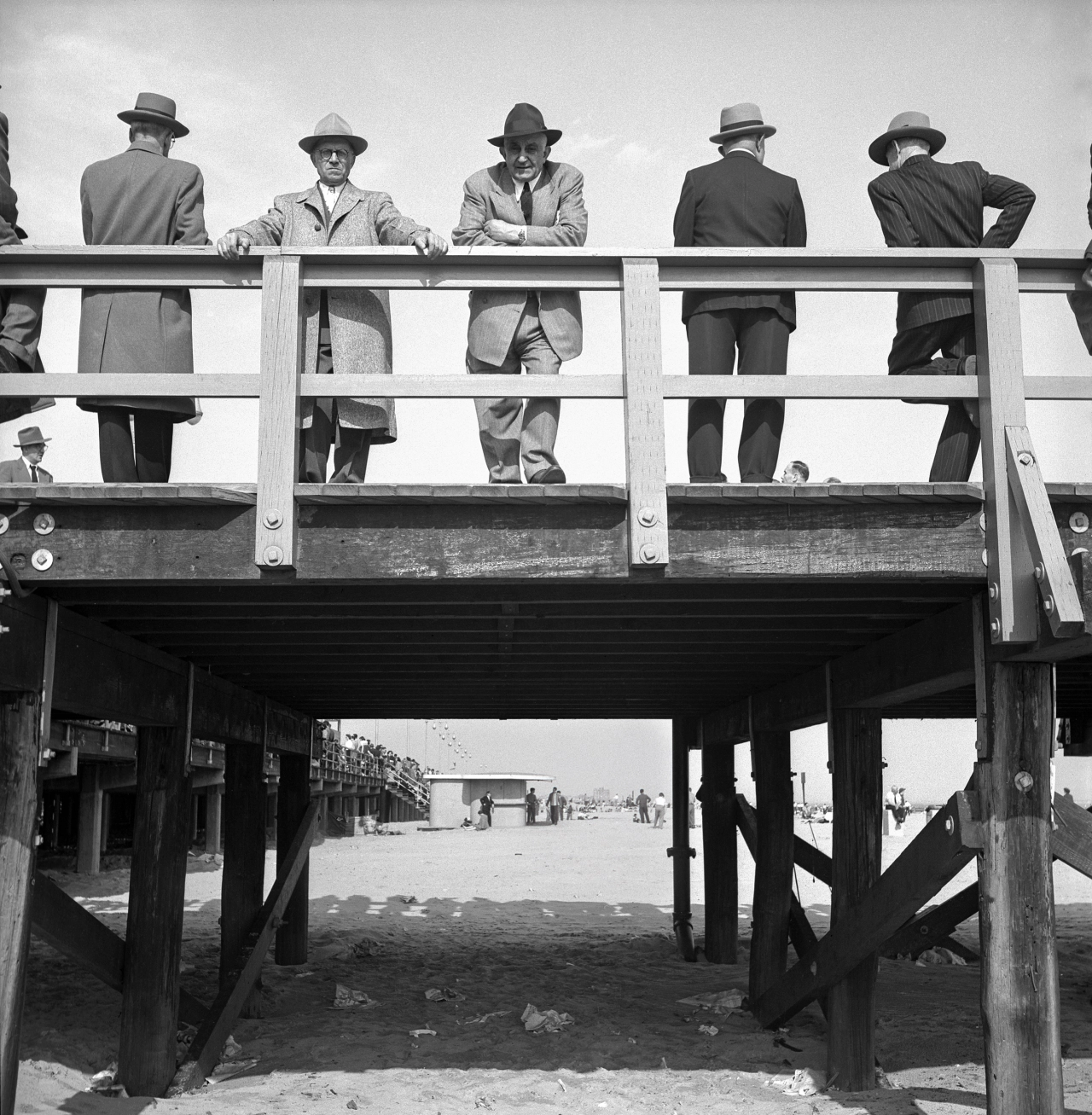 Men in Fedoras, 1950 © Estate of Harold Feinstein All rights reserved