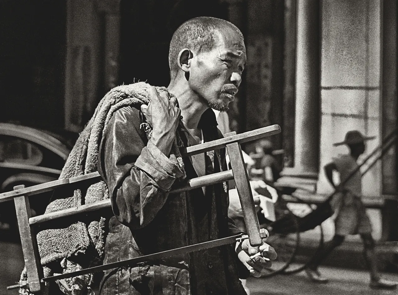 Fan Ho 'Master Craftsman(鬼斧神工)' Hong Kong 1950s and 60s, courtesy of Blue Lotus Gallery