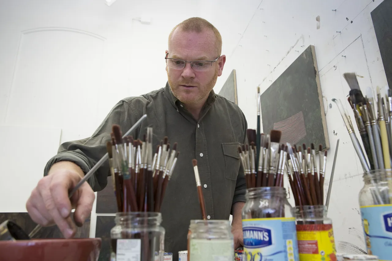 George Shaw with brushes in studio (close up) © Courtesy: The Artist and Wilkinson Gallery, London / photo The National Gallery, London