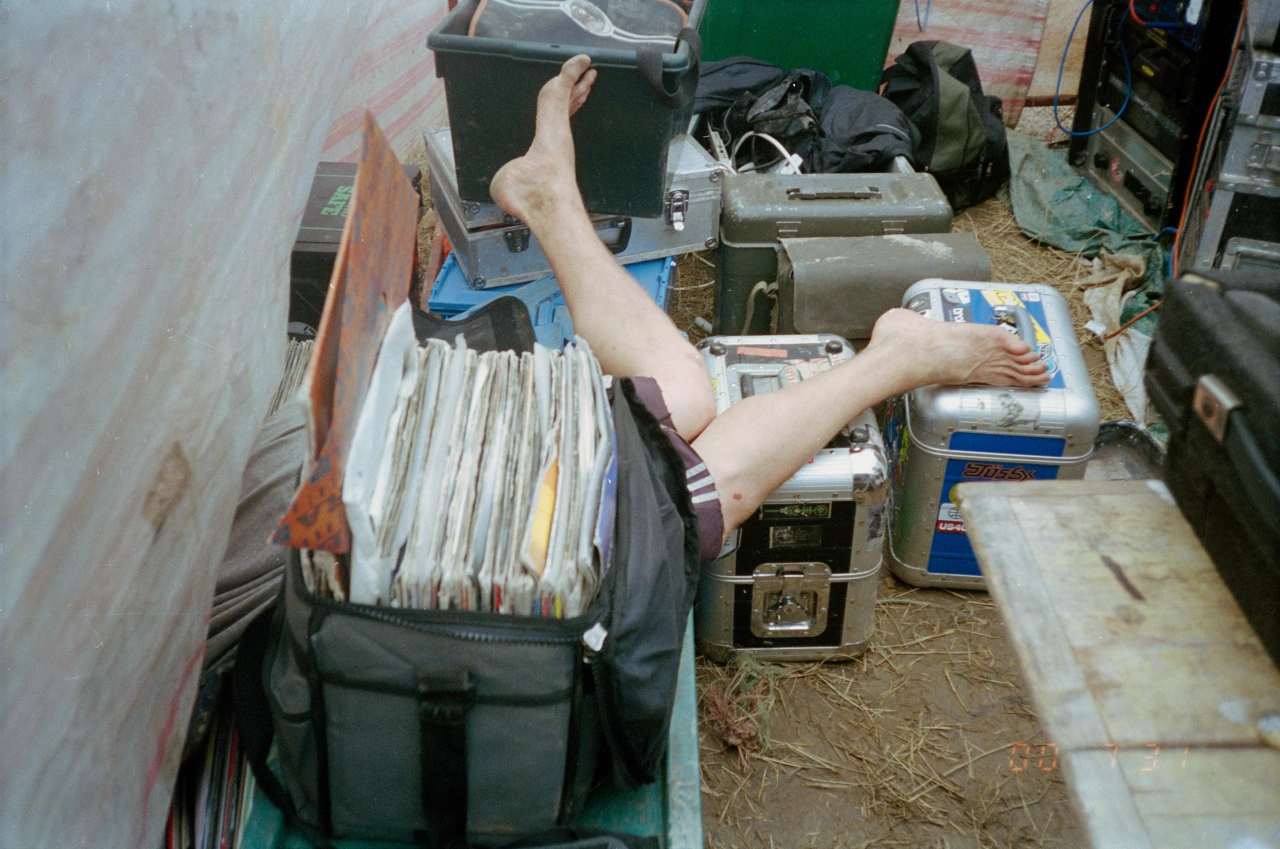 Legs, Hekate sound system, Czech Tek 1999 © Seana Gavin