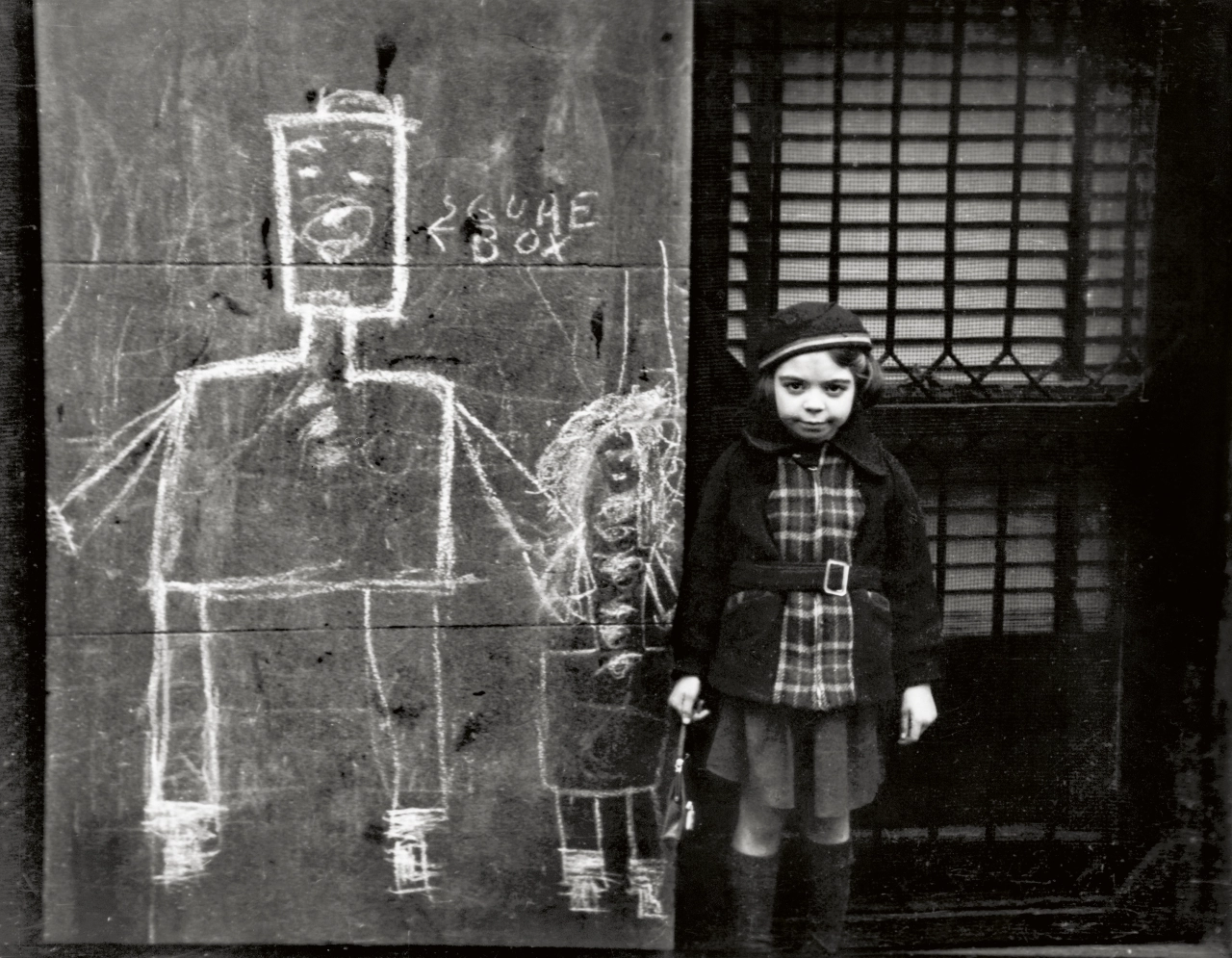 Helen Levitt, New York, 1938 Collection Martin Z. Margulies © Film Documents LLC / courtesy Galerie Thomas Zander, Cologne