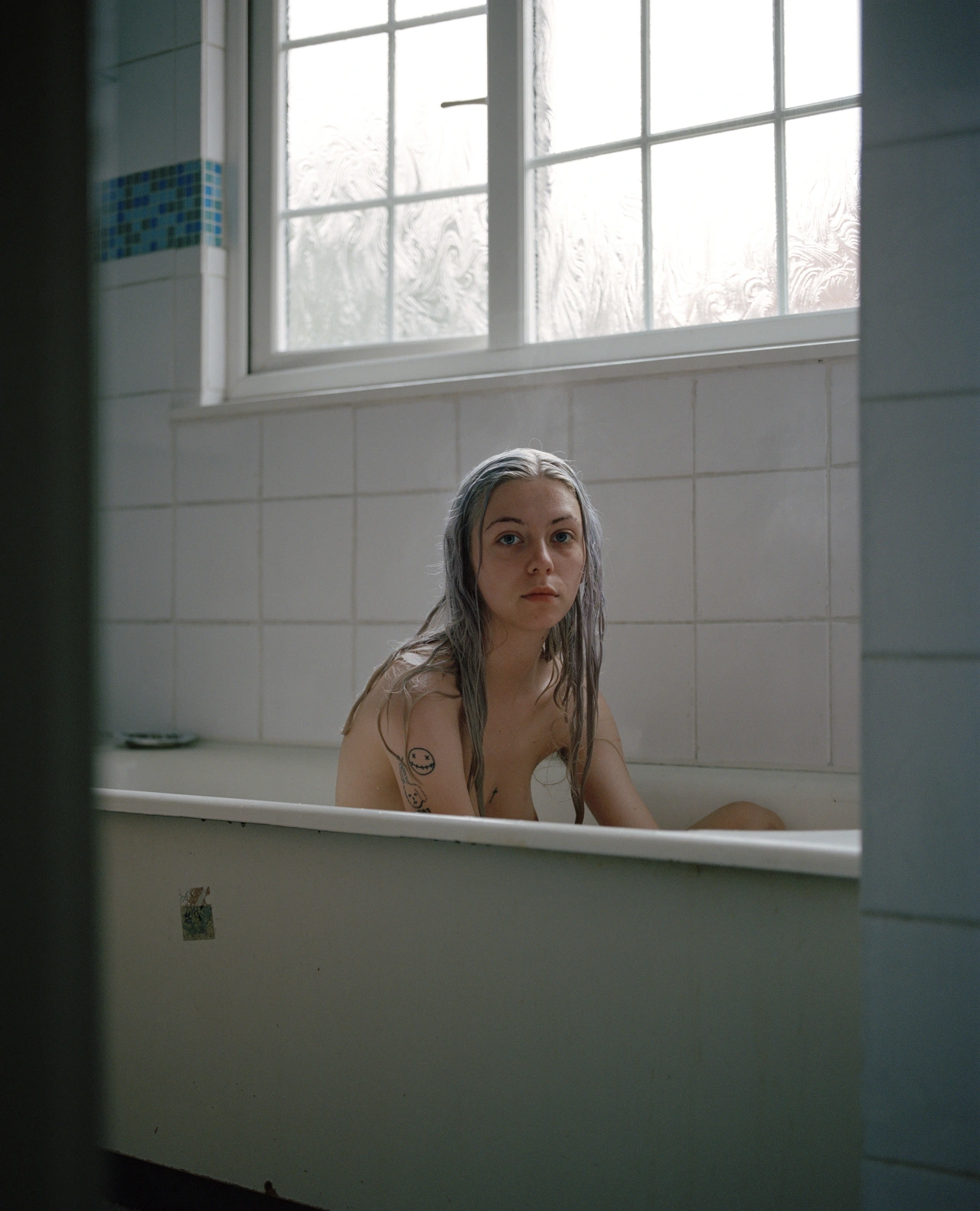 Alice from the series ‘Of Quiet Birds’ ( © Sadie Catt