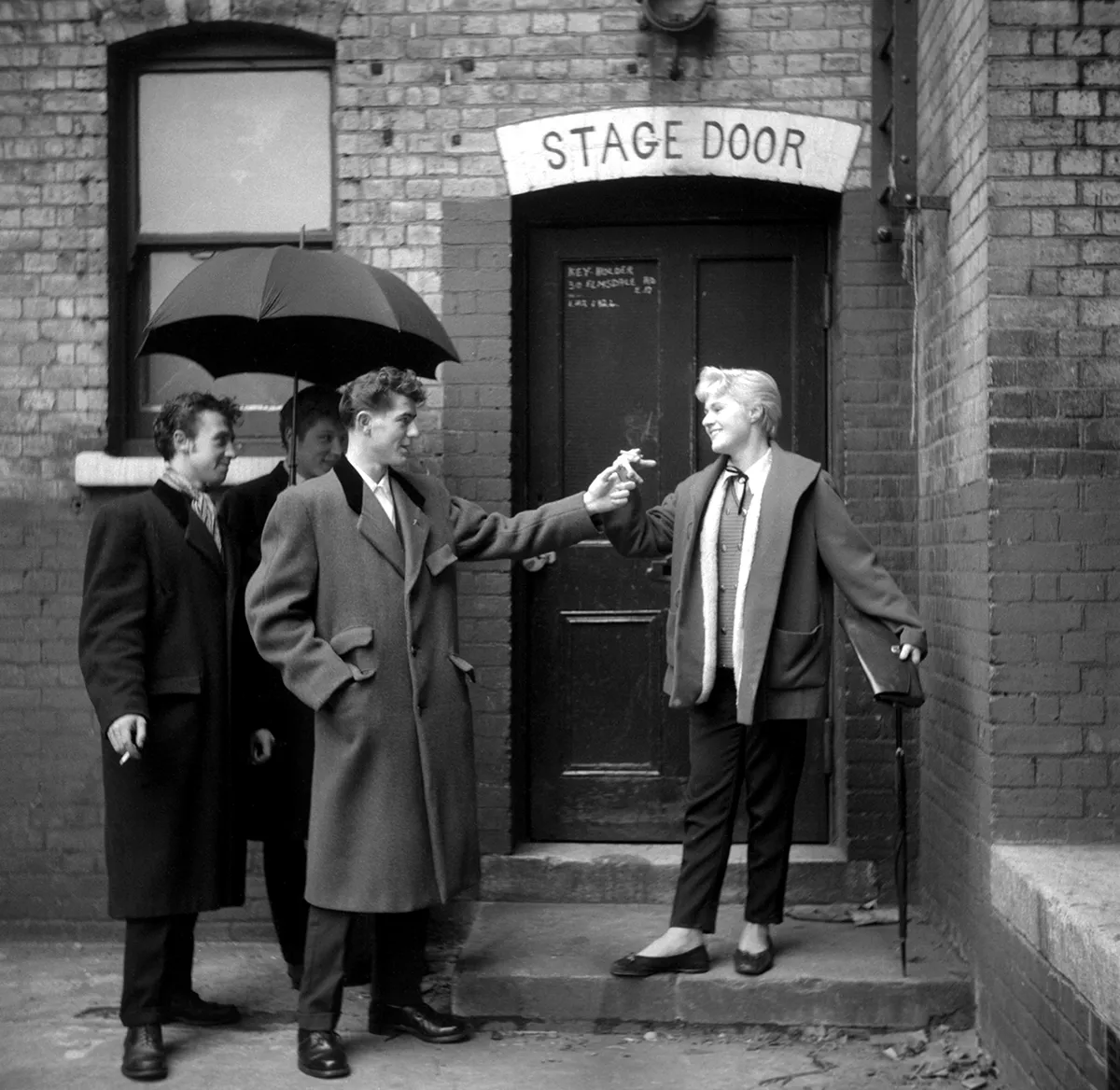 Josie Buchan at the stage door of the Walthamstow Palace Theatre January 1955 © Ken Russell / Topfoto.co.uk