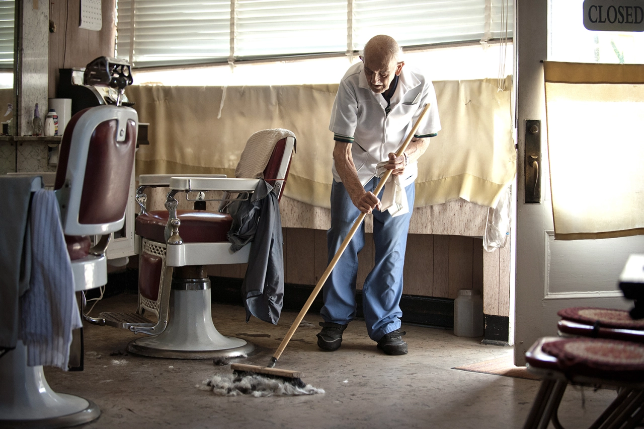 Tony's Barbershop, Greenwich, Connecticut © Rob Hammer