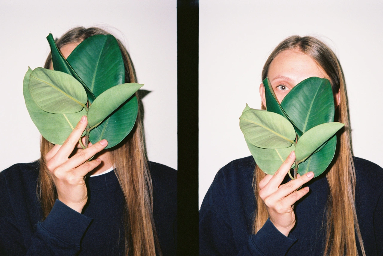 Yaroslav Futymskyi (2). Portraits on Half Frame Camera, 2022–2023. Half frame film photographs. Courtesy of the author.