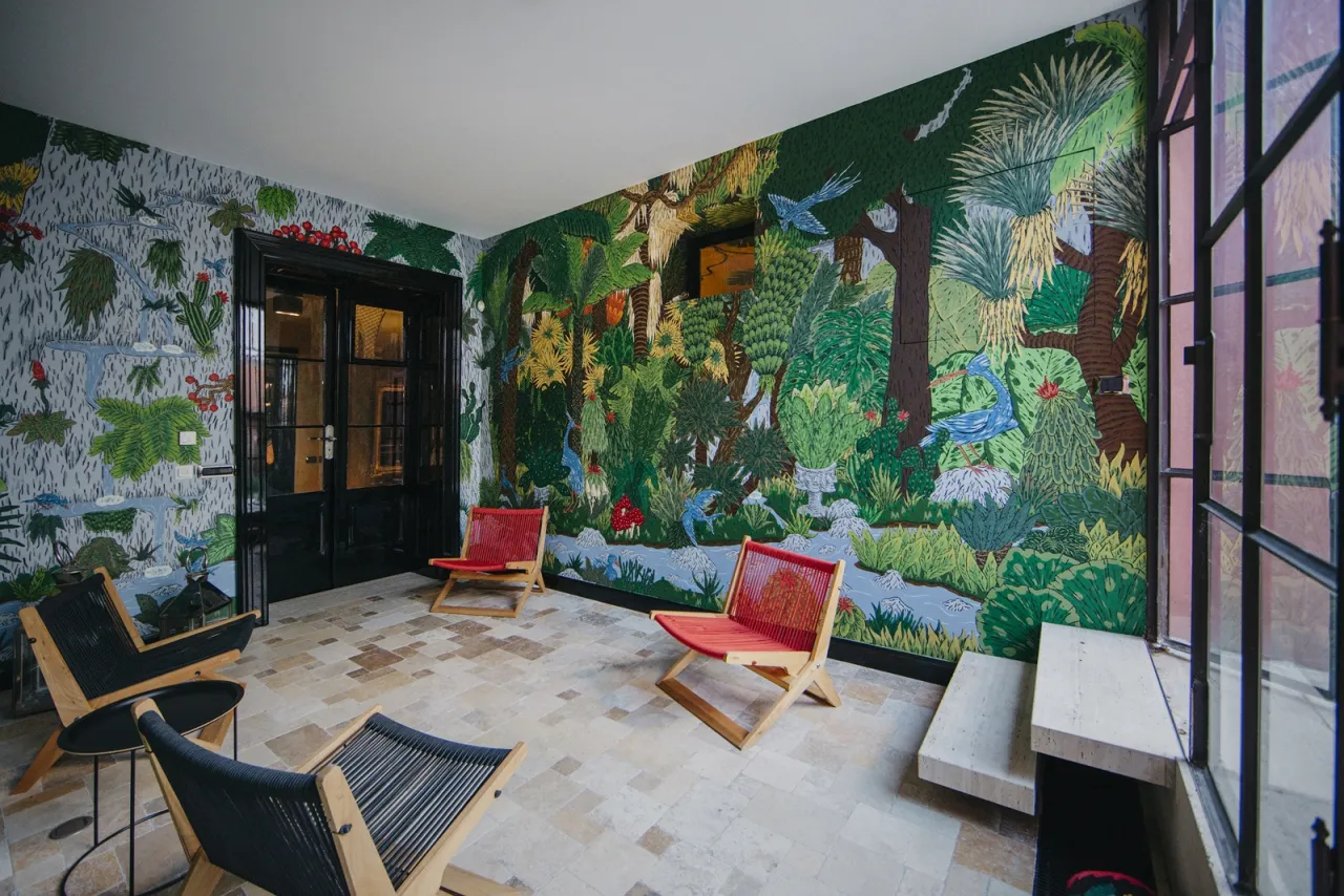 Interior jungle mural by Sretan Bor