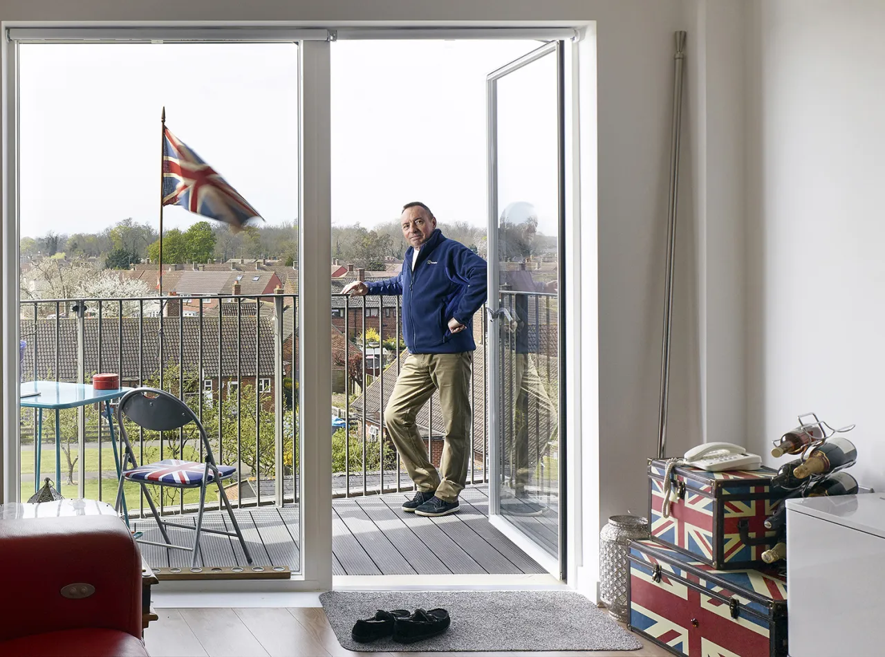 Photographer: Kilian O’Sullivan Interior and portrait of Derry Road Resident on the Queen’s Birthday.  Architect: Bell Phillips Architects