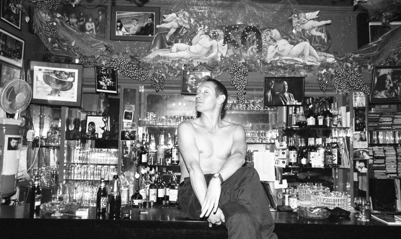 Clancy Gebler Davies, The Colony Room Club, 1999 – 2000 © Clancy Gebler Davies, Courtesy of the artist