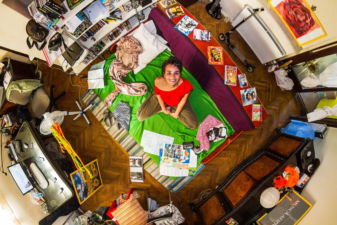 Andrea, civil engineer in Bucharest, Romania - room #192