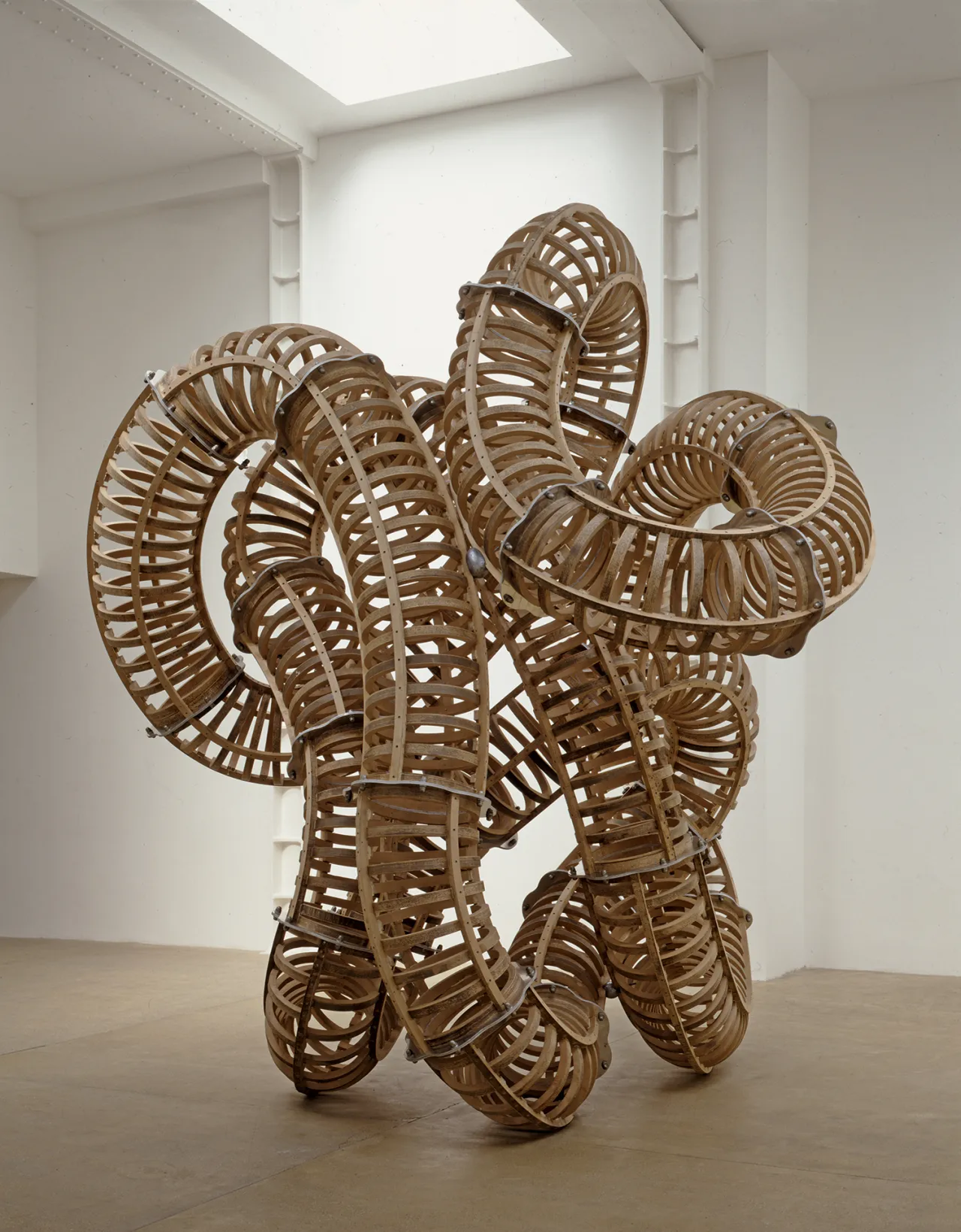 Richard Deacon, Laocoön, 1996, steamed beechwood, aluminium and steel bolts, 4.3 x 3.6 x 3.6 m (14 ft 11⁄4 in x 11 ft 111⁄4 in x 11 ft 81⁄2 in), Collection Leschot Foundation, Switzerland. Picture credit: Richard Deacon / Photo: Dave Morgan