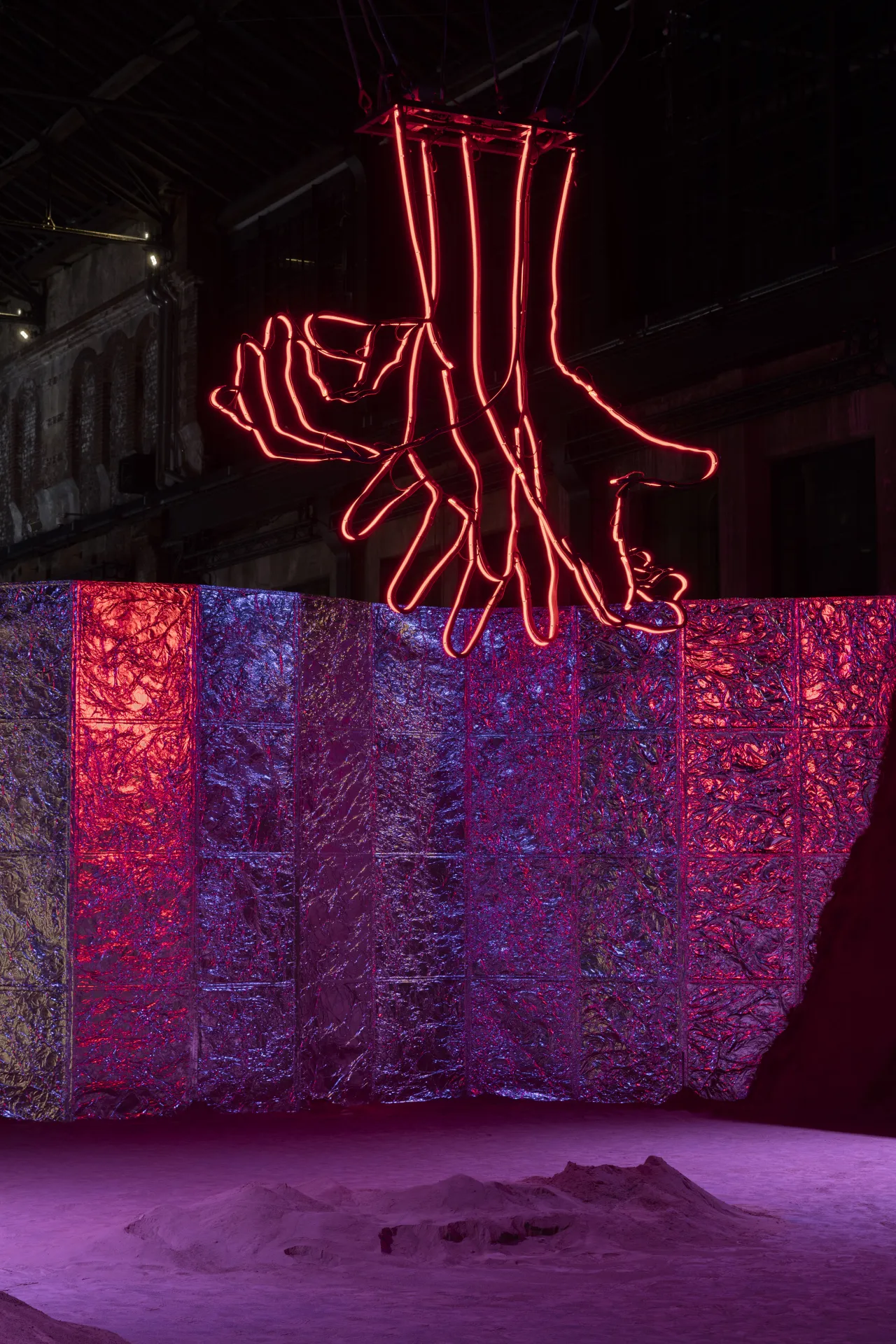 Patrick Tuttofuoco, The Source, (2017), courtesy of the artist, OGR - Officine Grandi Riparazioni and Federica Schiavo Gallery, photography by Andrea Rossetti
