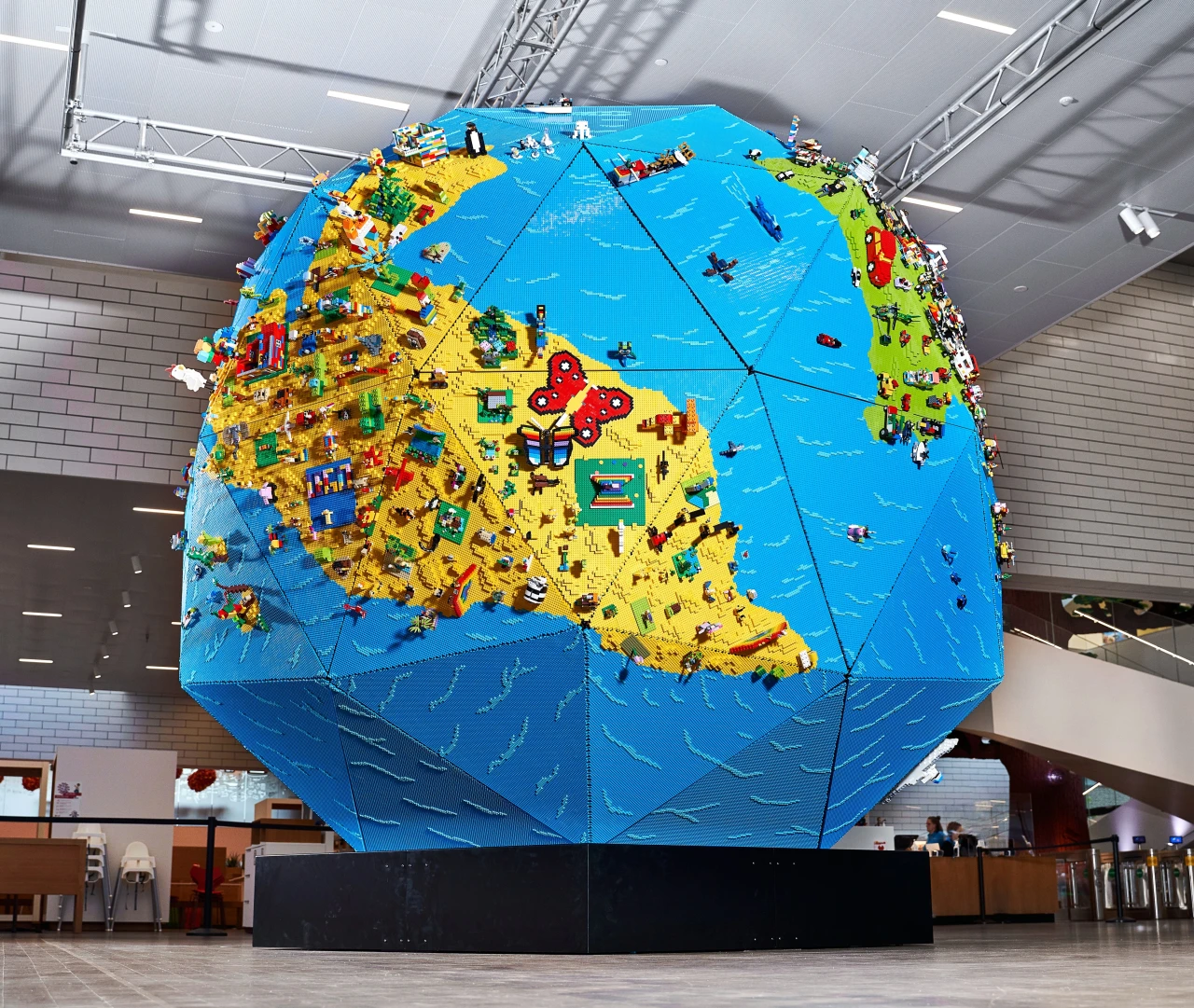 All images courtesy and copyright of LEGO