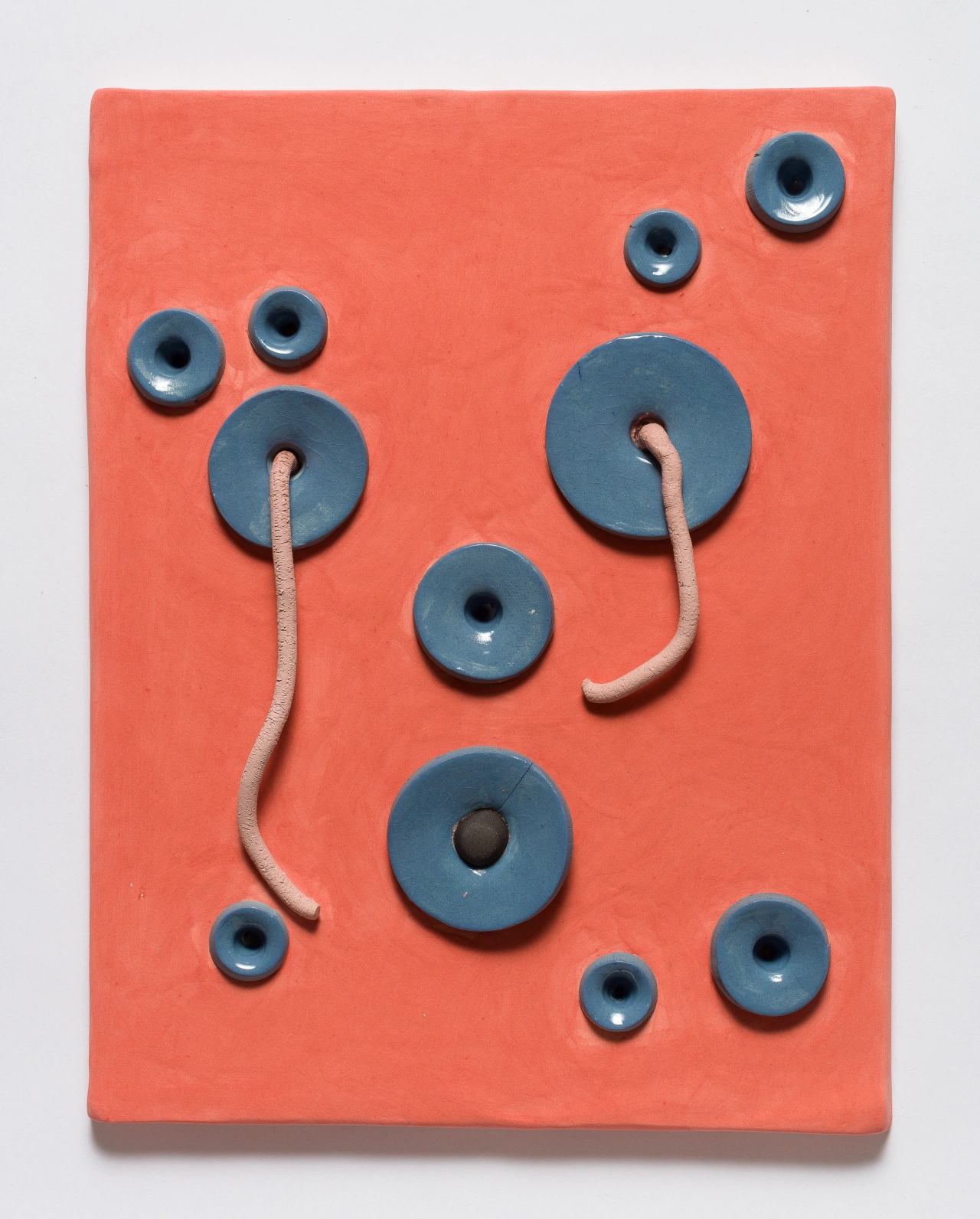 Jonathan Baldock, Maske IV, 2019, ceramic, 31 x 35 cm. Copyright Jonathan Baldock. Courtesy of the artist and Stephen Friedman Gallery, London
