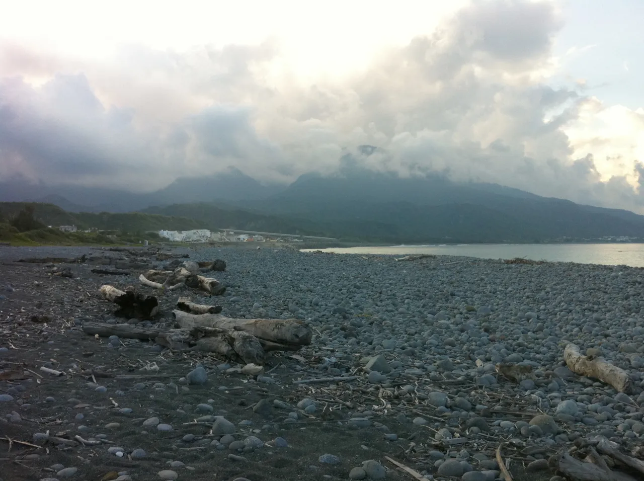 Charwei Tsai 2011 photograph of site of Driftwood courtesy of the artist.