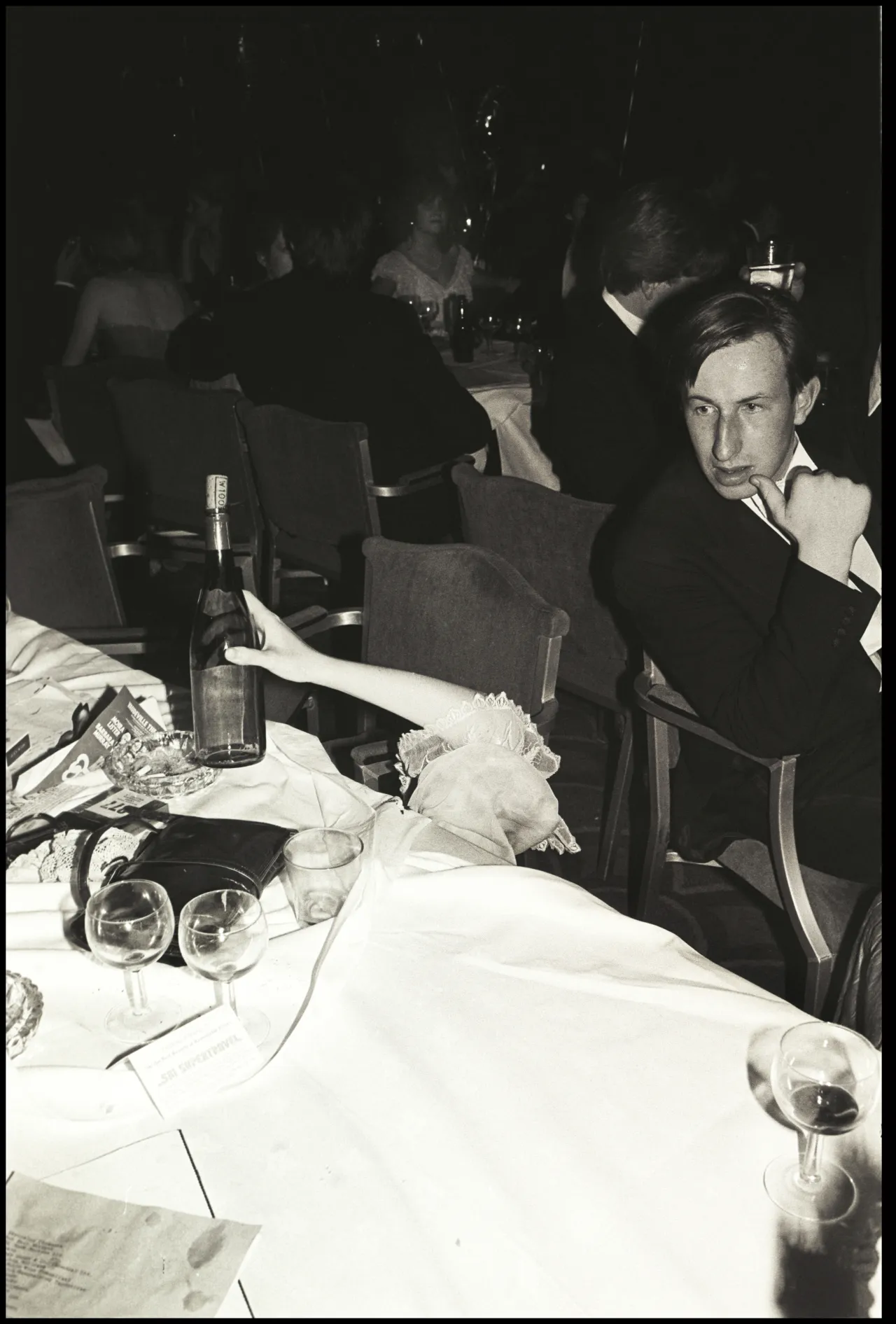 Henrietta Thompson's hand, Falklands Ball, Grosvenor House,1982 © Dafydd Jones, from the book The Last Hurrah published by STANLEY/BARKER