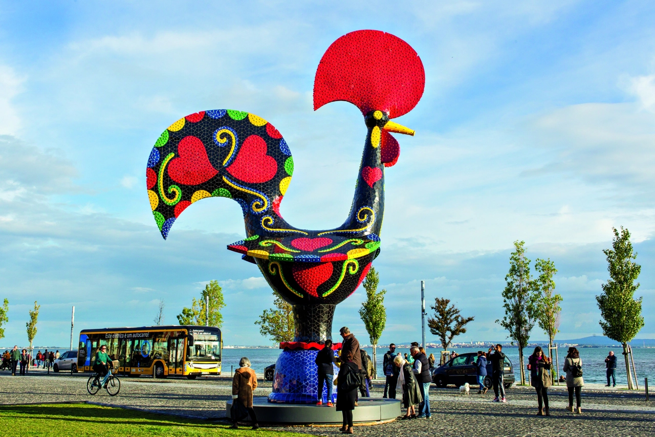 Joana Vasconcelos, Pop Gallo, 2016. © Luís Vasconcelos, Courtesy Unidade Infinita Projectos