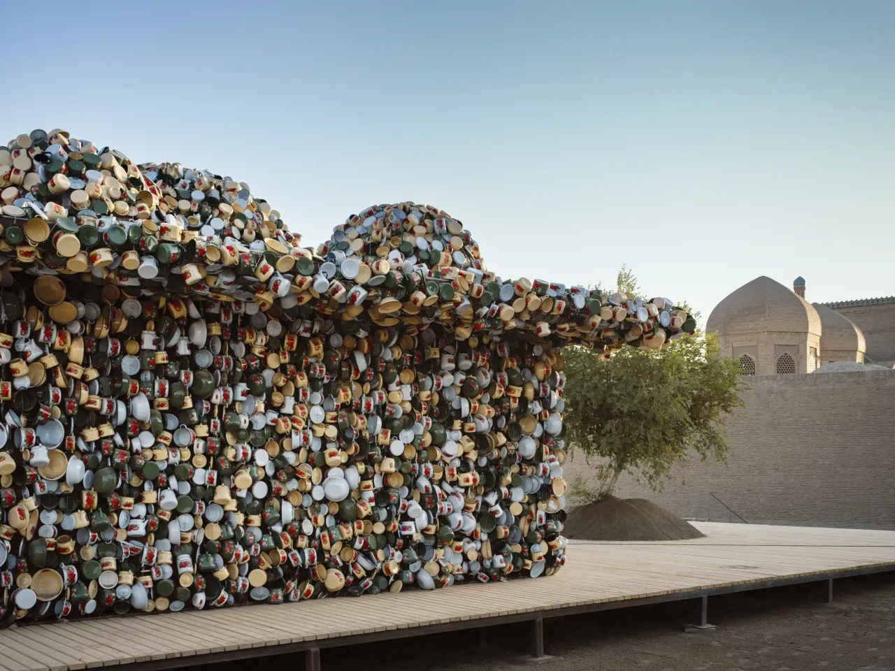 (exterior) Subodh Gupta in collaboration with Baxtiyor Nazirov_ Salt Carried by the Wind, 2024–2025-min