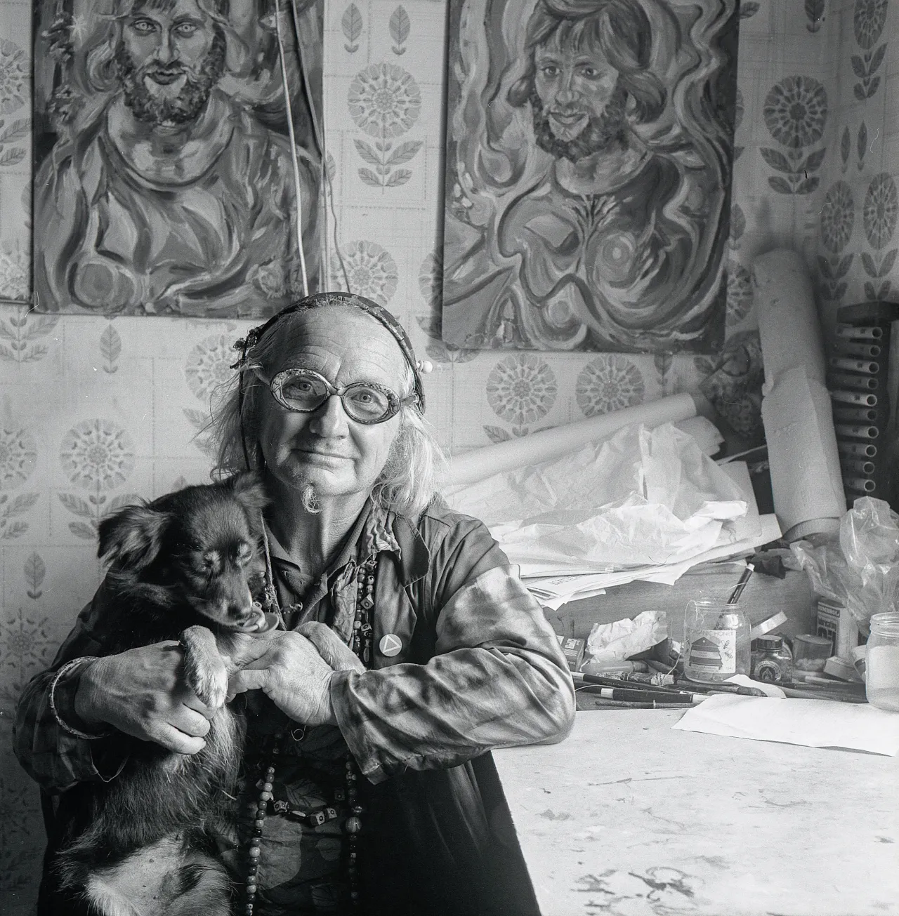 Harold the Kangaroo, painter, with his dog Captain Beefheart, Sewardstone Road 1978 © Joyce Edwards