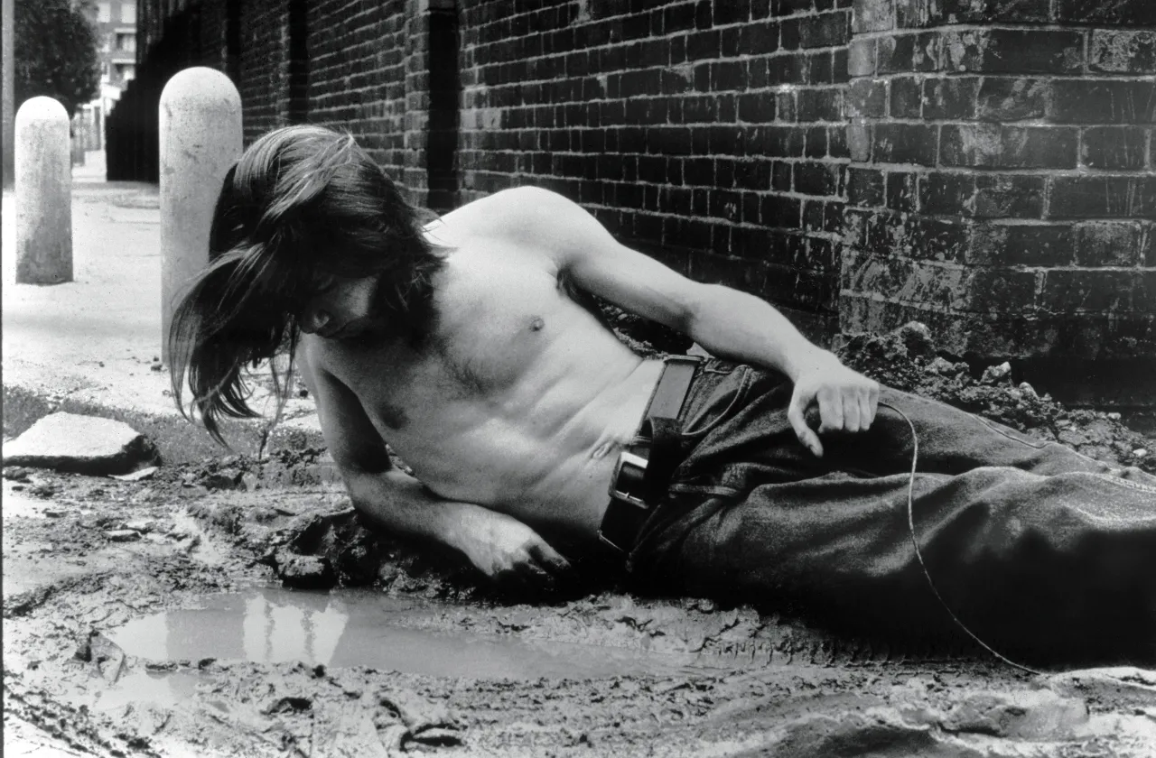 Mat Collishaw, Narcissus, 1990, print on resin coated paper, 19.3 x 29.2 cm (71⁄2 x 111⁄2 in), Tate, London. Picture credit: Courtesy of the artist and Blain Southern