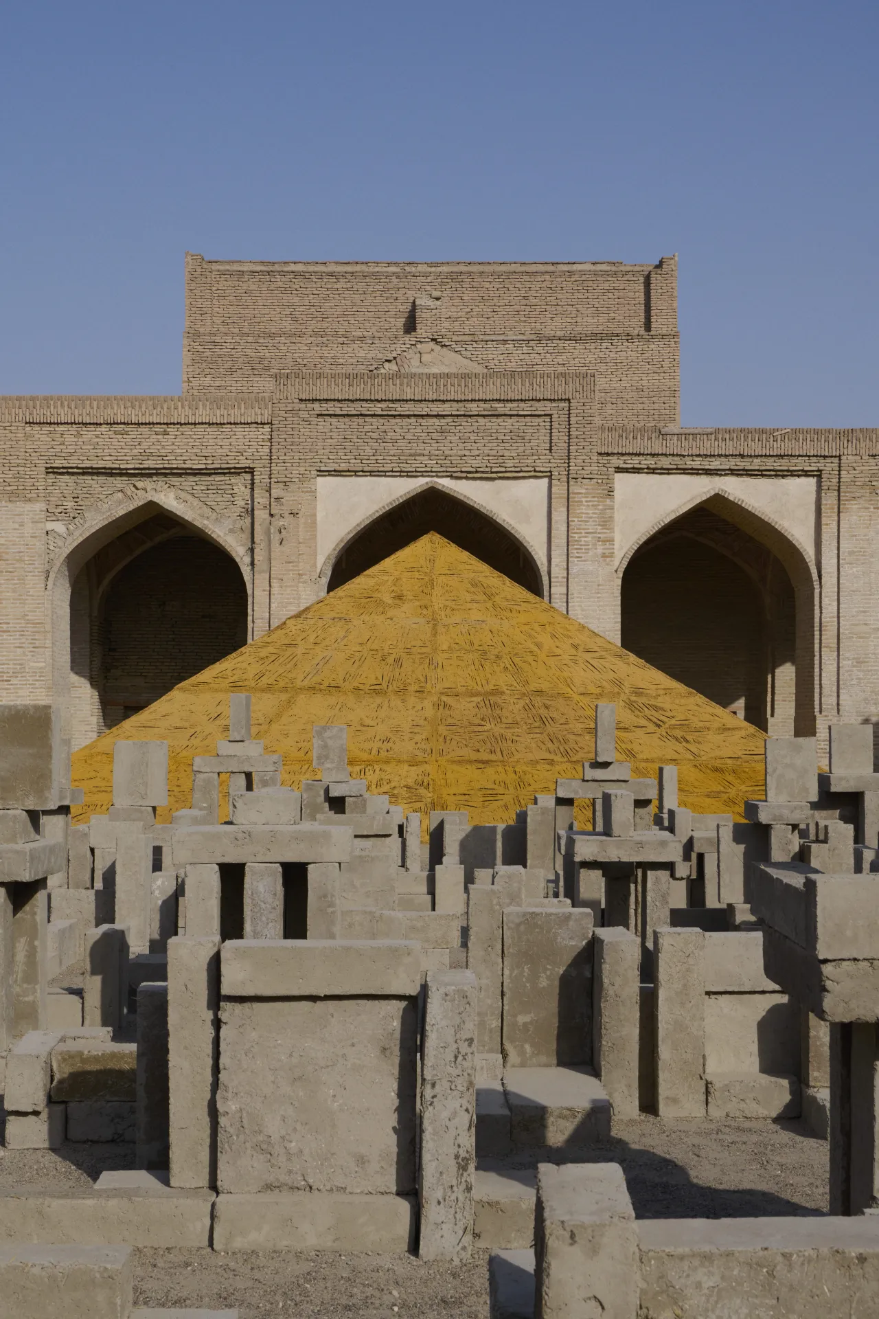CLOSE, 2024-2025 by Antony Gormley in collaboration with Temur Jumaev, in front of The Earth's Shadow, 2024-2025 by Delcy Morelos in collaboration with Baxtiyor Akhmedov. Photo by Adrien Dirand courtesy of the Uzbekistan Art and Culture Development Foundation.