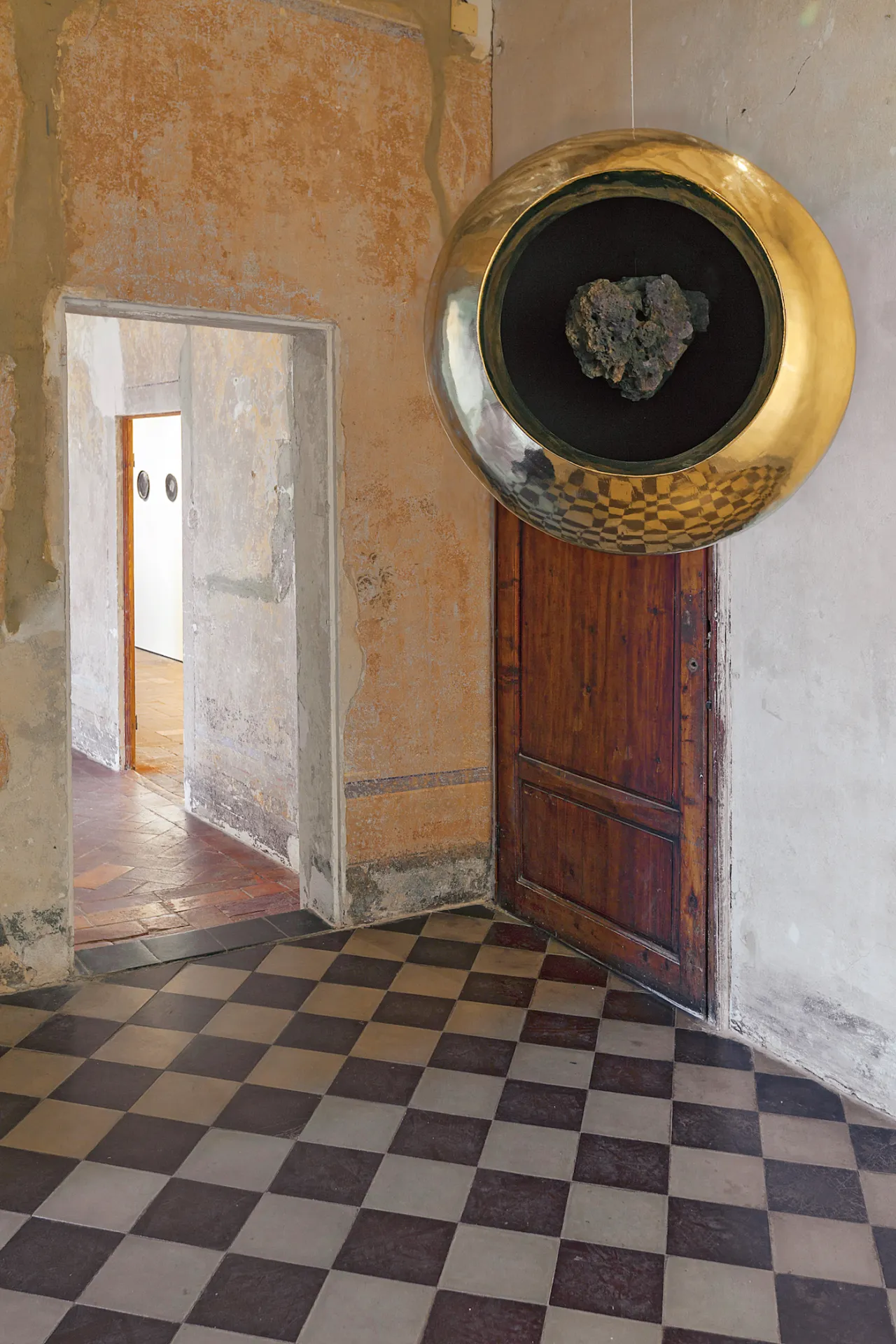 In This Vessel Lies the Philosopher’s Stone (2017), © Subodh Gupta / GALLERIA CONTINUA, San Gimignano / Beijing / Les Moulins / Habana, photo : Ela Bialkowska, OKNO Studio.