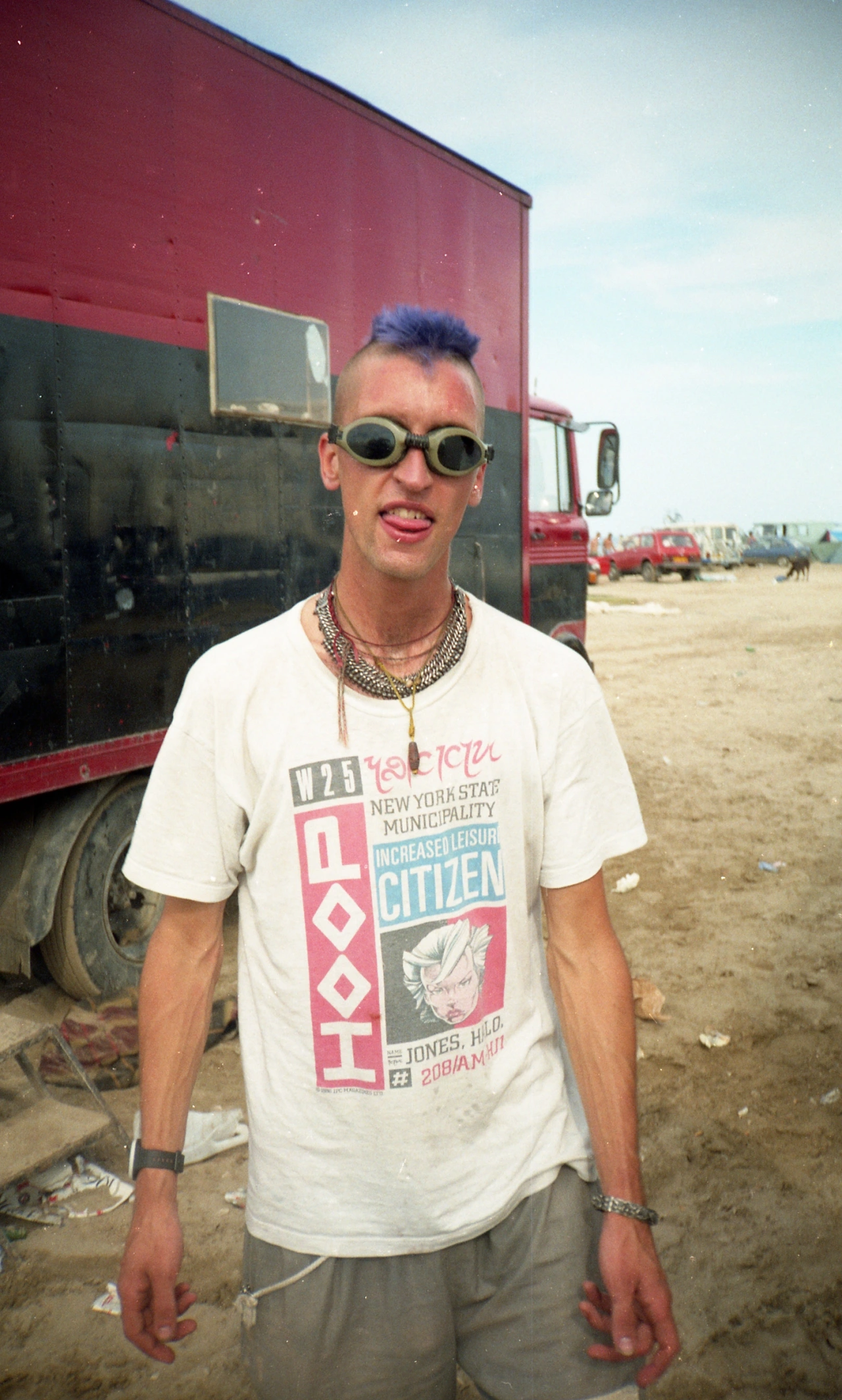 Cosmo, Narbonne ‘Beachnival’, France 2000 © Seana Gavin