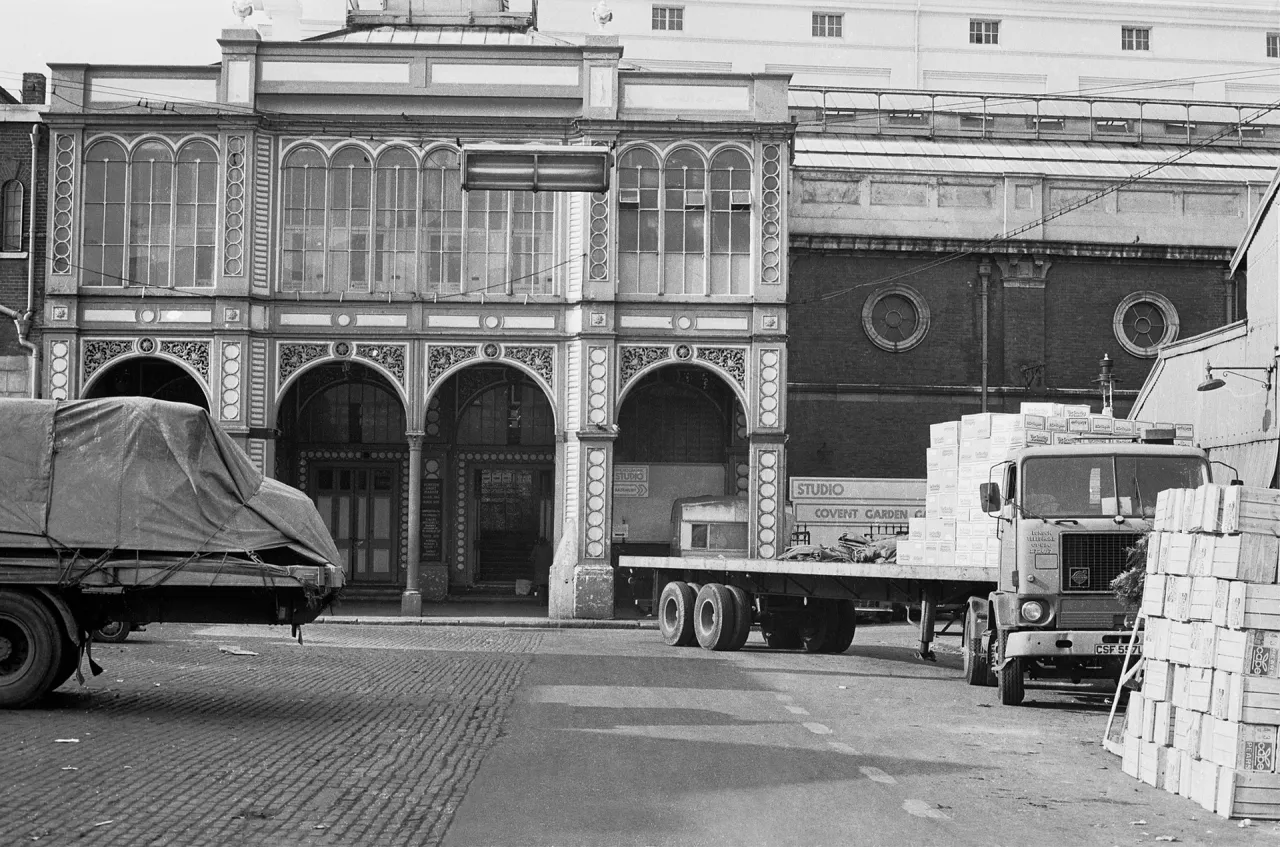 The final days of Covent Garden market. Covent Garden - 1973