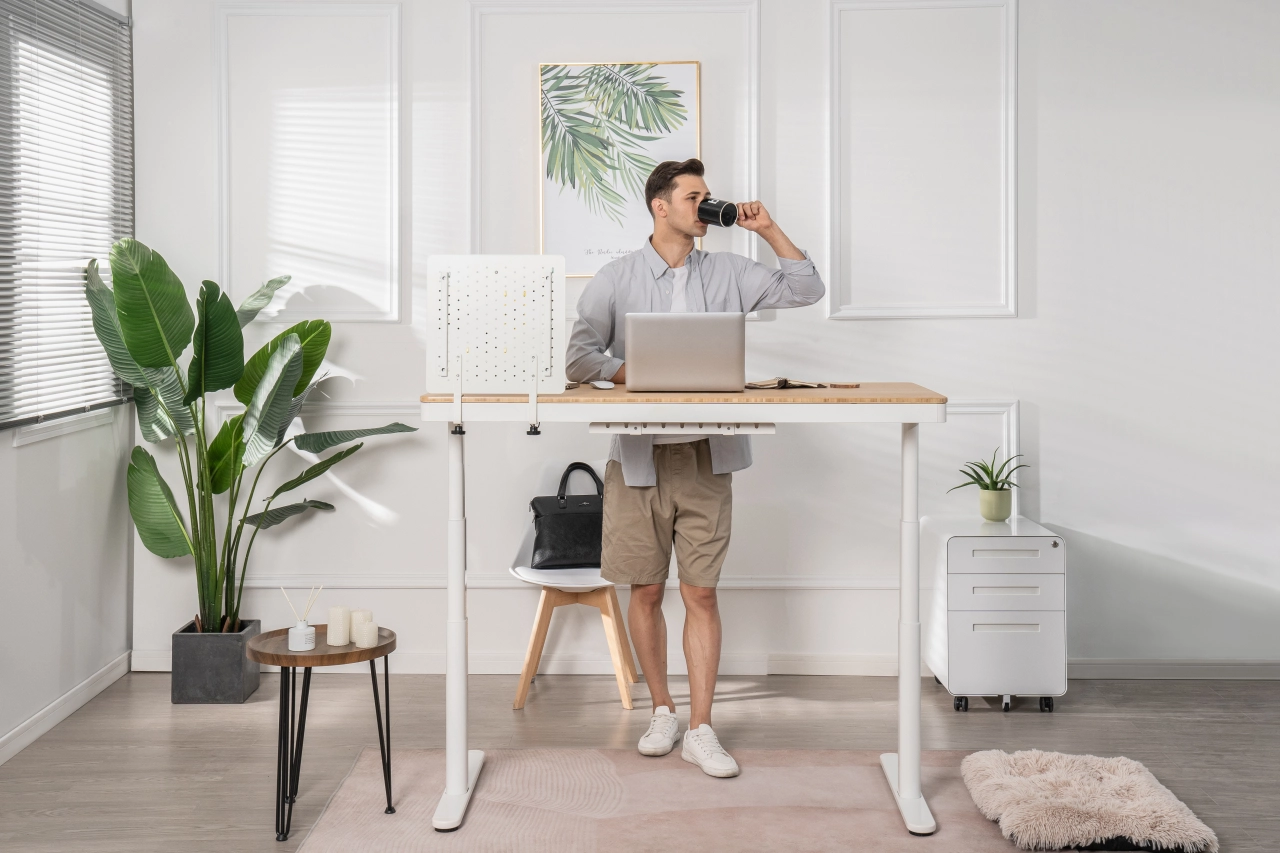 FlexiSpot's New Q8 Standing Desk