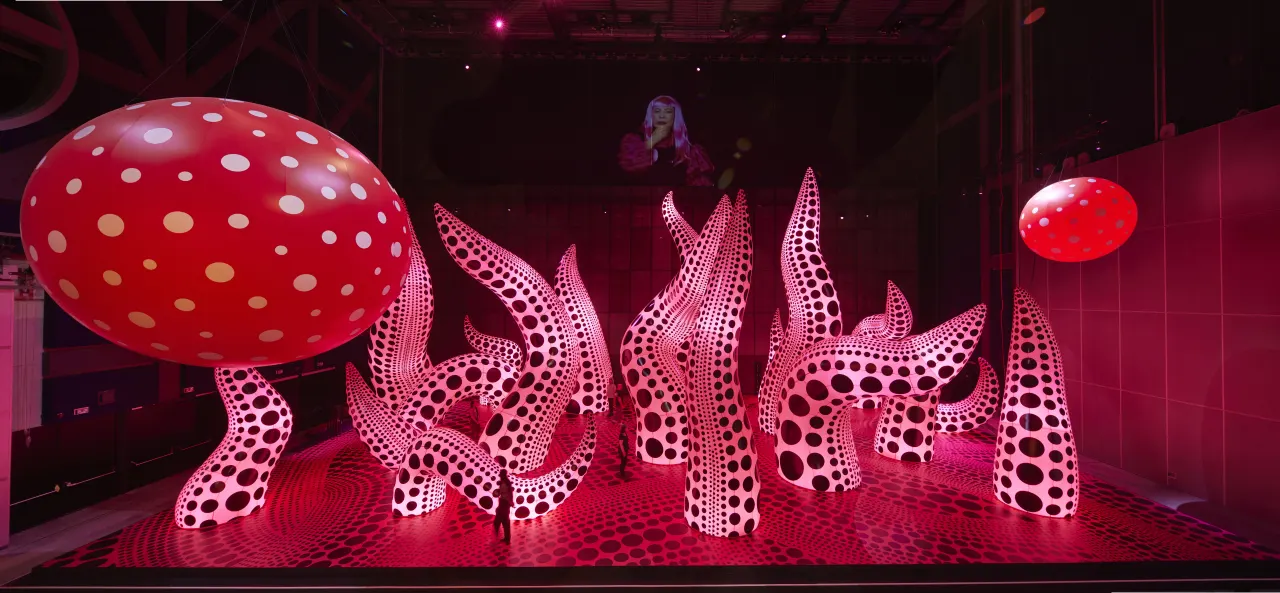 Yayoi Kusama and Dots Obsession, 1996-2011 Installation view_ The Watari Museum of Contemporary Art, Tokyo. © YAYOI KUSAMA. Courtesy of Ota Fine Arts, Victoria Miro and David Zwirner. (1)