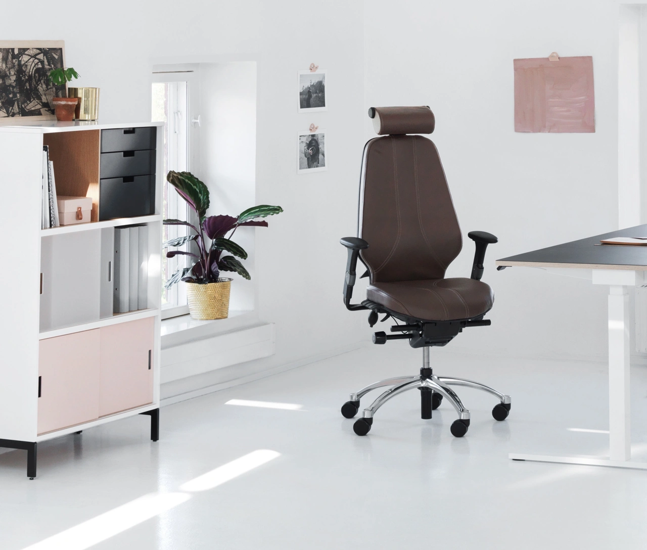 RH Logic 400 by Flokk. Image courtesy of Flokk