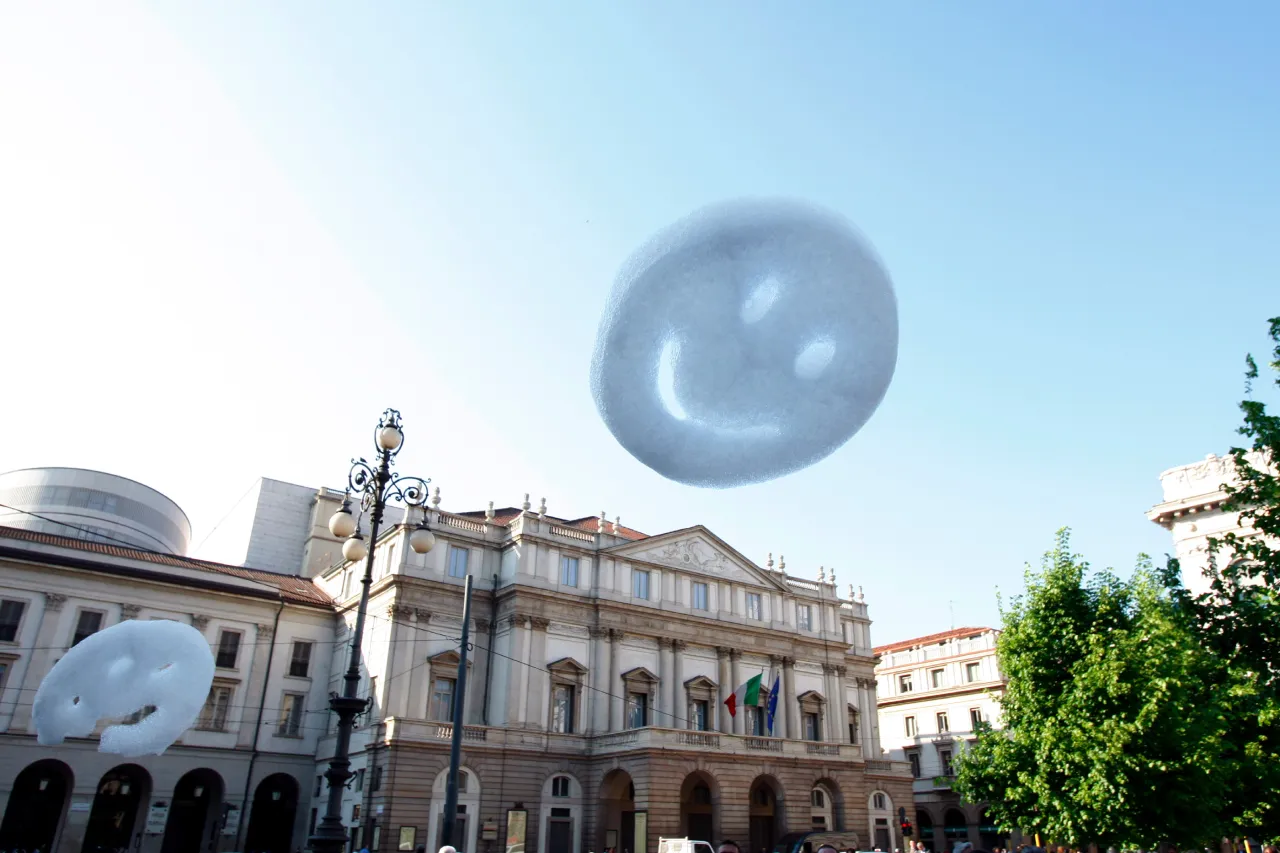 Happy Cloud, Milan 2009 © Stuart Semple