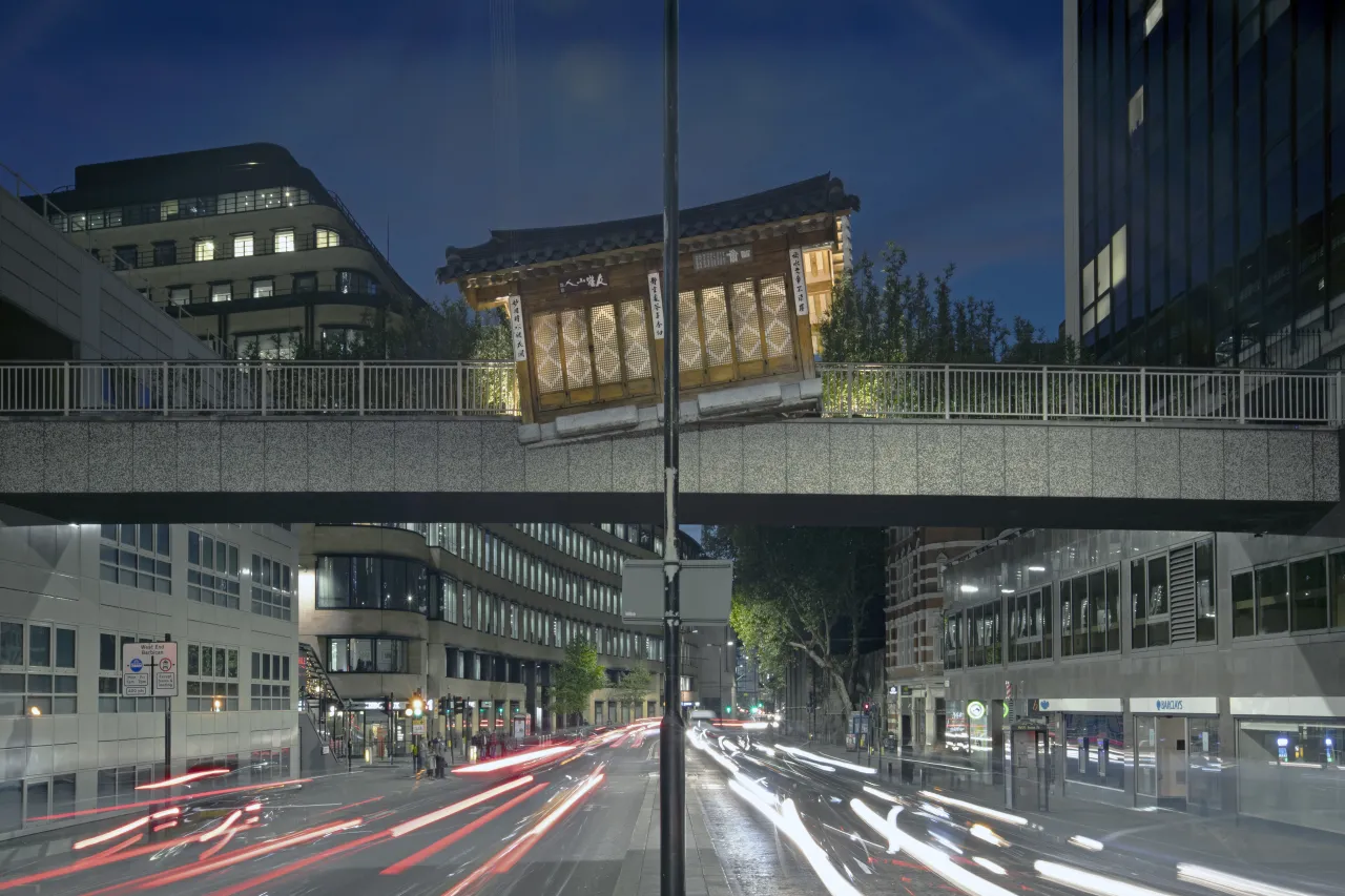 © Do Ho Suh, Bridging Home, London (2018), courtesy of the artist; Lehmann Maupin, New York, Hong Kong and Seoul; Victoria Miro, London/Venice, photography by Gautier Deblonde