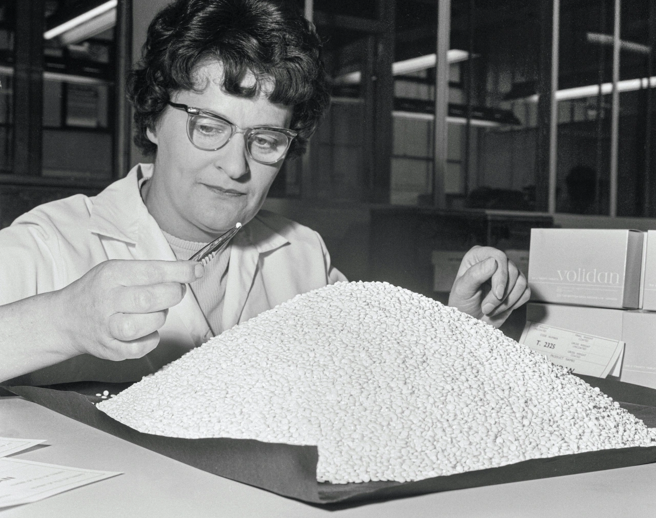 Checking contraceptive pills at British Drug Houses Ltd., 1965