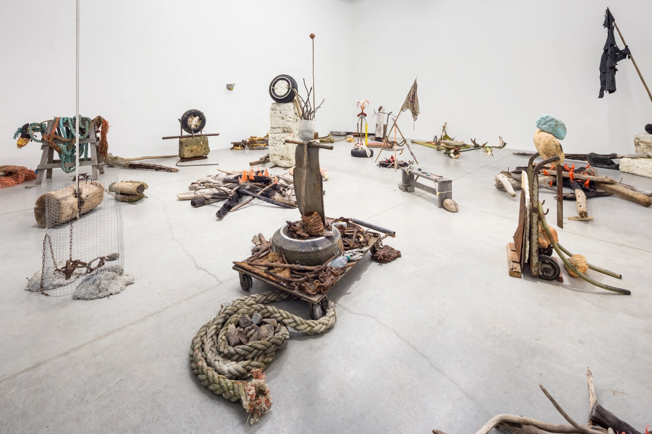 Mike Nelson, Gang of Seven, 2013. Installation view, The Powerplant, Toronto, 2014. Photo: Toni Hafkenscheid. Courtesy the artist and 303 Gallery, New York; Galleria Franco Noero, Turin; Matt’s Gallery, London; and neugerriemschneider, Berlin