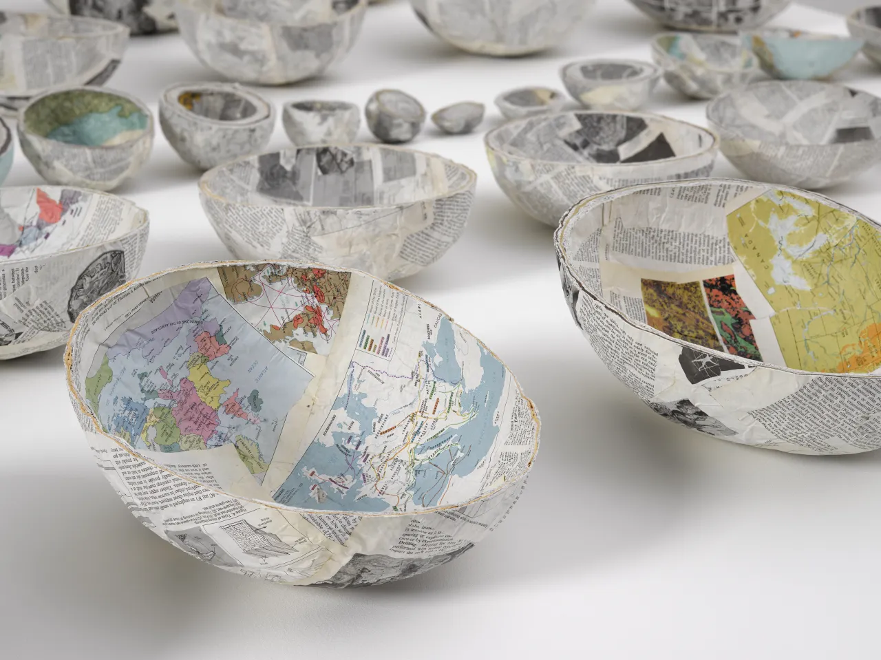 Damián Ortega, Encyclopedic Geodes 2017. 26 pieces, made out of an 1975 Encyclopedia Britannica. Paper and 40% sodium silicate solution. Overall dimensions variable. © Damián Ortega. Photo © White Cube (Ben Westoby)