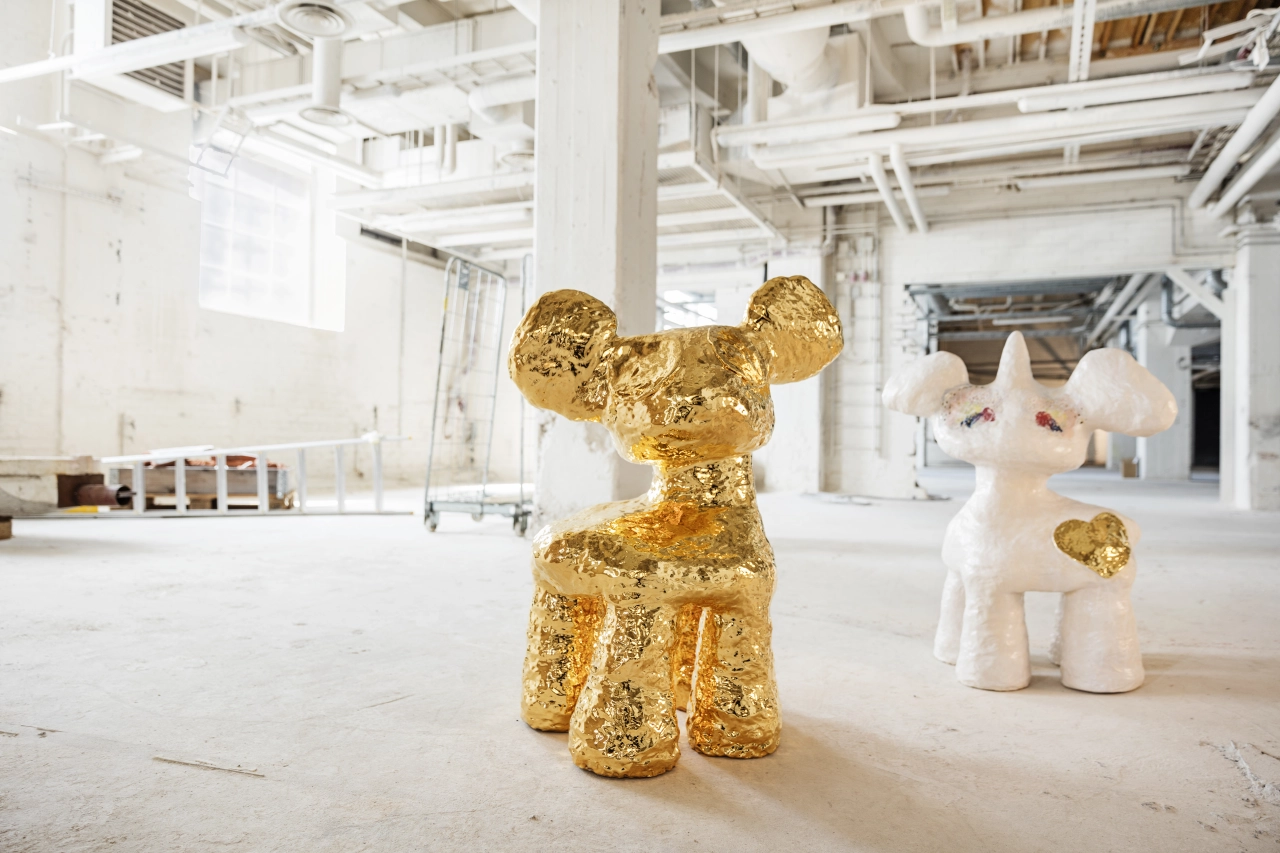 Jasmin Anoschkin – Golden Heart Bambi Wannabe Unicorn 2019 Ceramic with 24k gold glaze. Image credit: Jefunne Gimpel