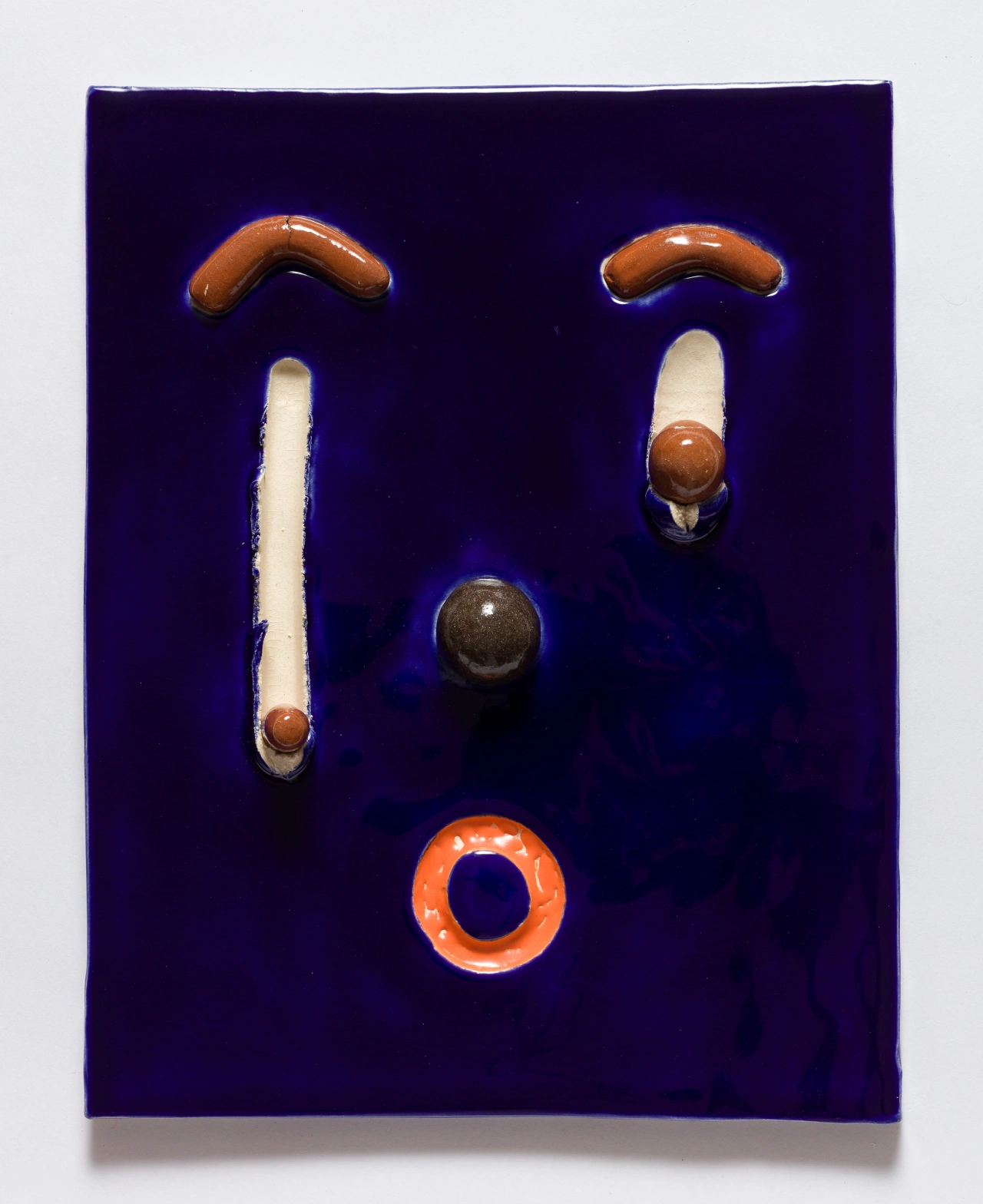 Jonathan Baldock, Maske XIII, 2019, ceramic, 31 x 35 cm. Copyright Jonathan Baldock. Courtesy of the artist and Stephen Friedman Gallery, London