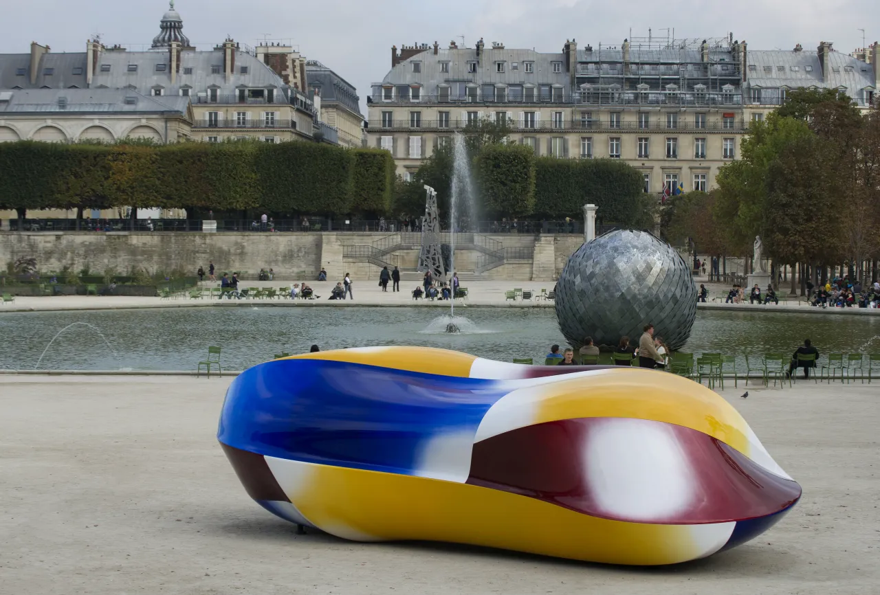 Jean-Luc Moulène, Body, Guyancourt, October 2011. Produced by Renault Automobiles. © Jean - Luc Moulène / ADAGP 2018. Image courtesy the artist, Chantal    Crousel  and  Thomas Dane Gallery. Photo: Marc Domage