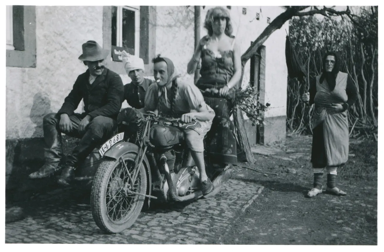 From the chapter "Frontline" © Collection Martin Dammann