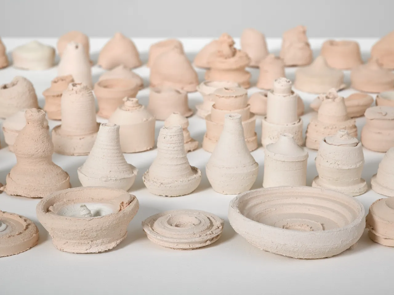 Damián Ortega, Learning scheme 2017. Fired clay from Zacatecas. Overall dimensions variable © Damián Ortega. Photo © White Cube (Ben Westoby)