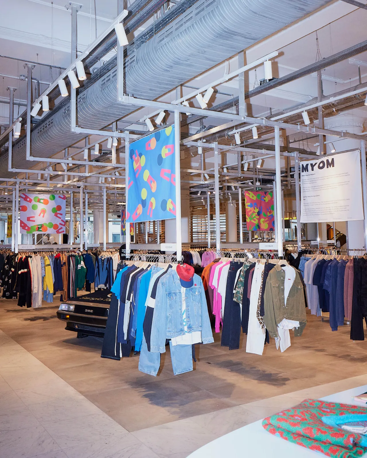 FLOW installation at Selfridges. Photo by Branqo